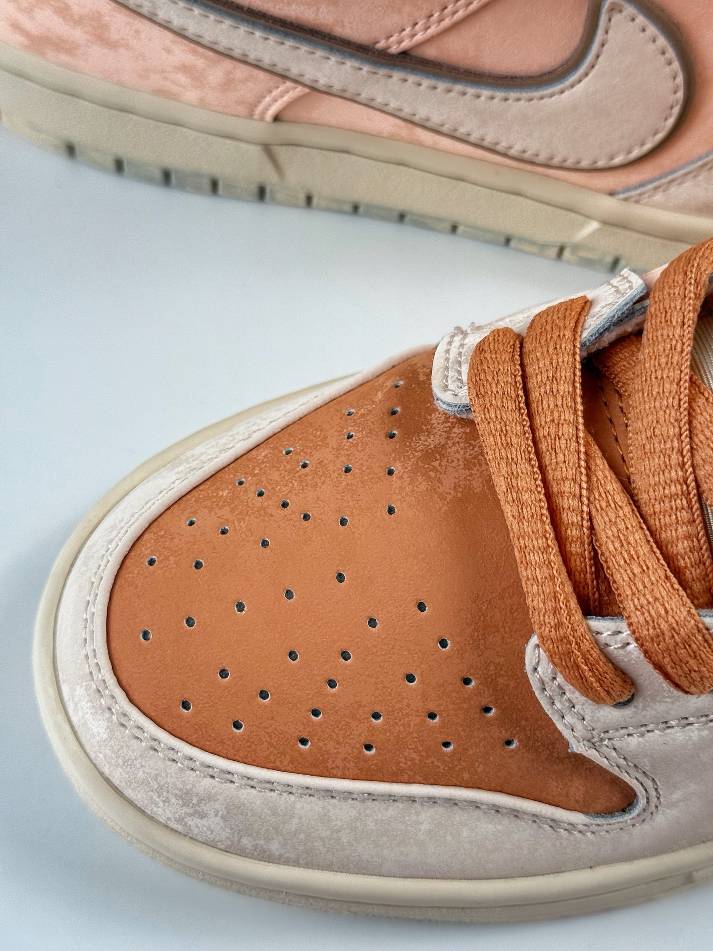 Nike SB Dunk Low “Trocadéro Gardens” 粉米棕 FV5926-200