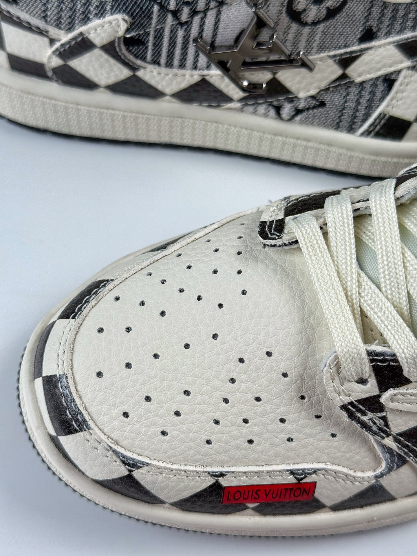 Travis Scott x Nike Air Jordan 1 Low x Louis Vuitton Air Jordan 1 Low 反转白黑格倒钩 LD2028-043