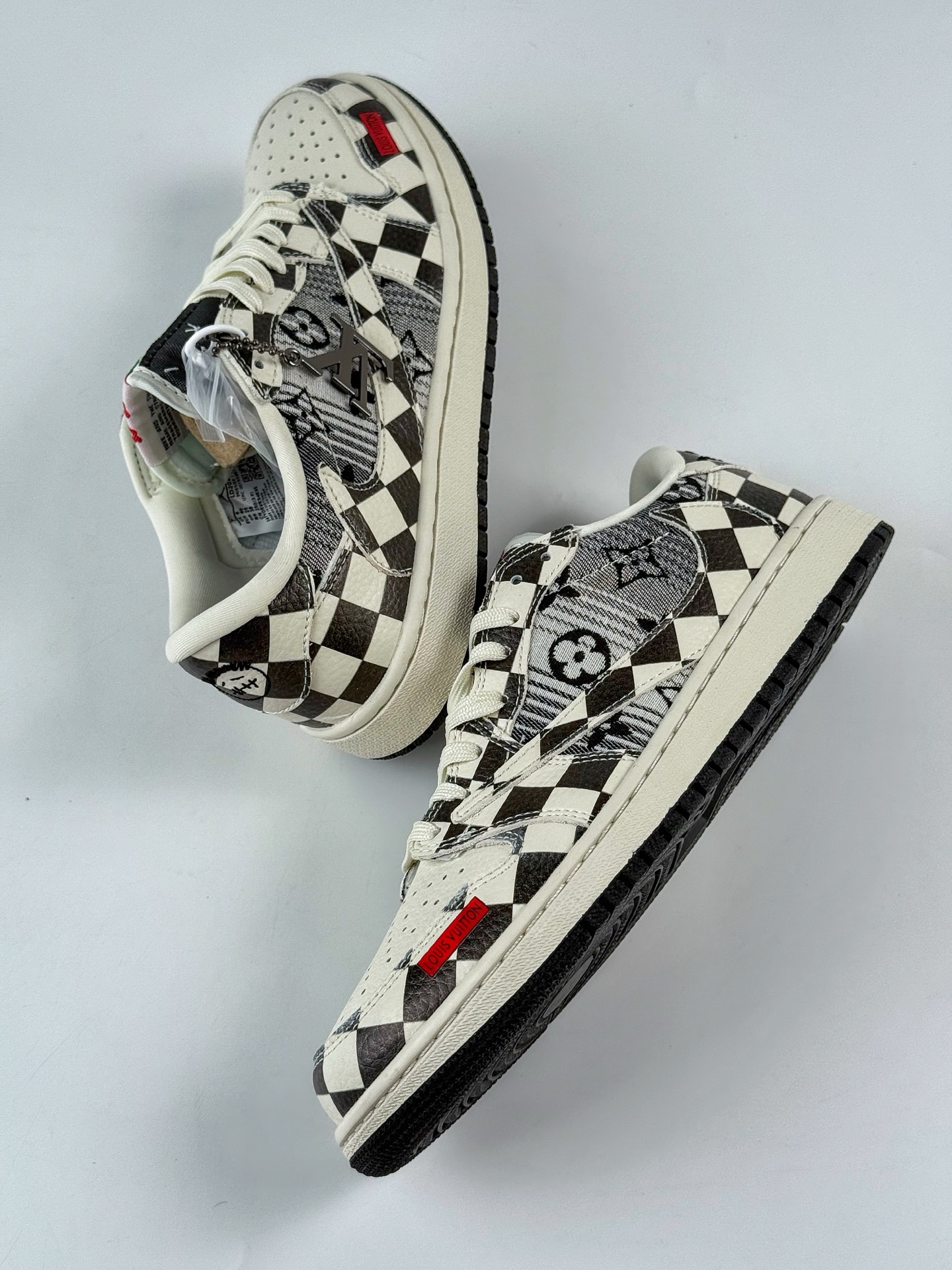 Travis Scott x Nike Air Jordan 1 Low x Louis Vuitton Air Jordan 1 Low 反转白黑格倒钩 LD2028-043