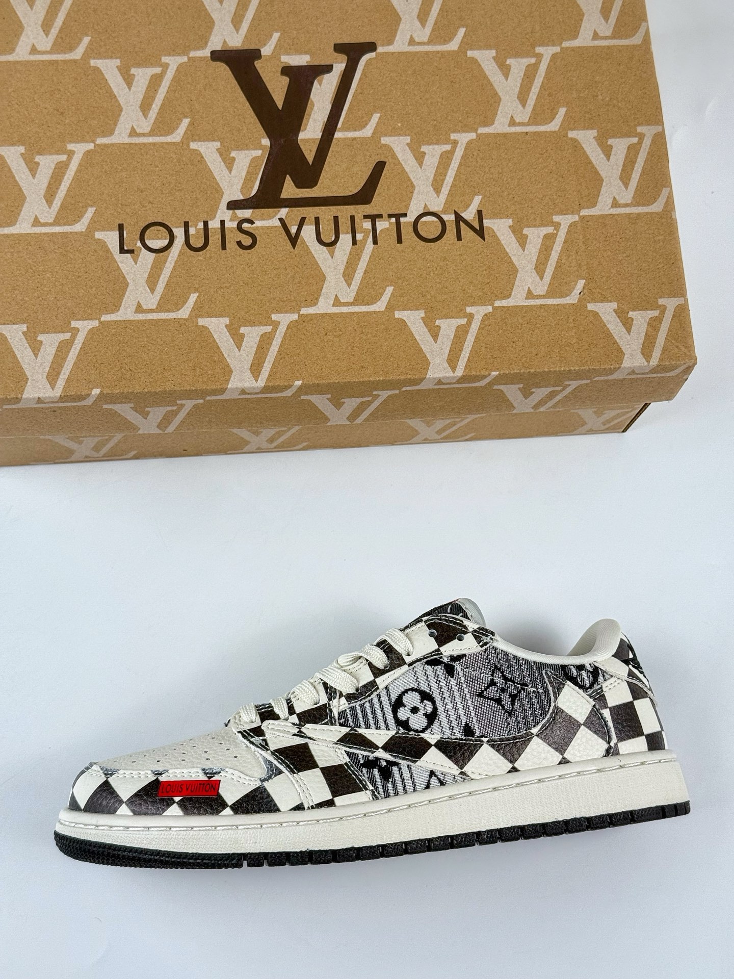 Travis Scott x Nike Air Jordan 1 Low x Louis Vuitton Air Jordan 1 Low 反转白黑格倒钩 LD2028-043
