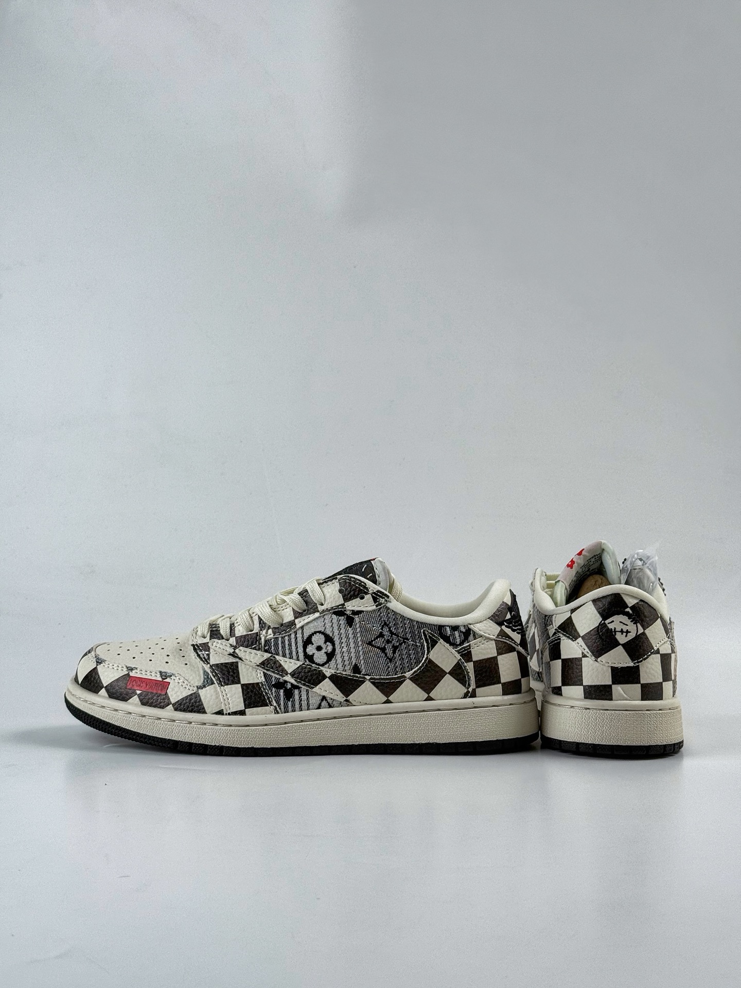 Travis Scott x Nike Air Jordan 1 Low x Louis Vuitton Air Jordan 1 Low 反转白黑格倒钩 LD2028-043