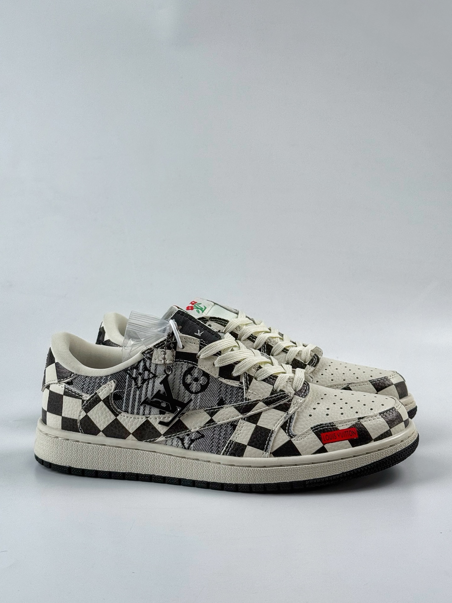 Travis Scott x Nike Air Jordan 1 Low x Louis Vuitton Air Jordan 1 Low 反转白黑格倒钩 LD2028-043