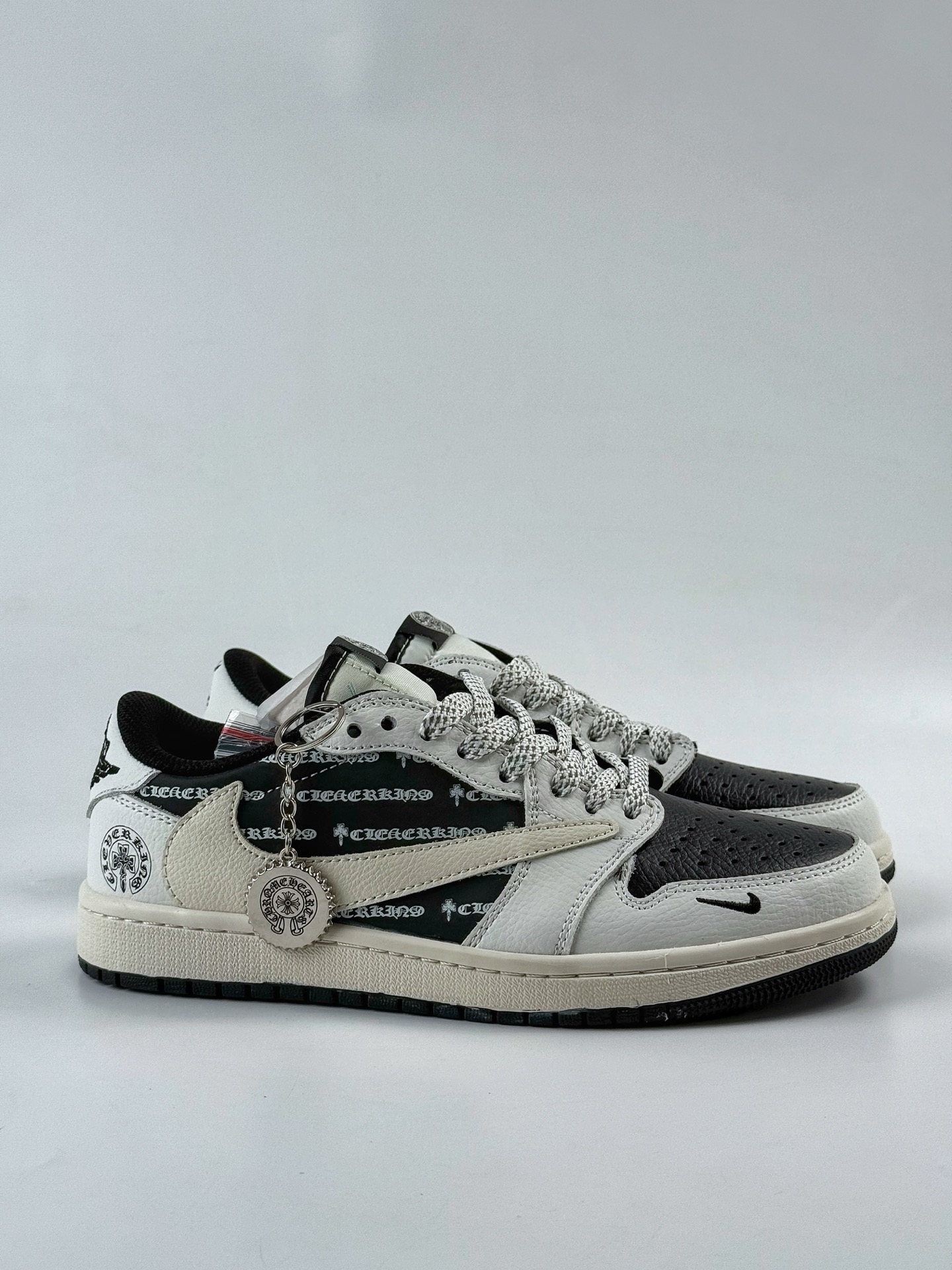 Travis Scott x Nike Air Jordan 1 Low x 十字架 Air Jordan 1 Low 反转白黑小勾满天星倒钩 DZ5899-010