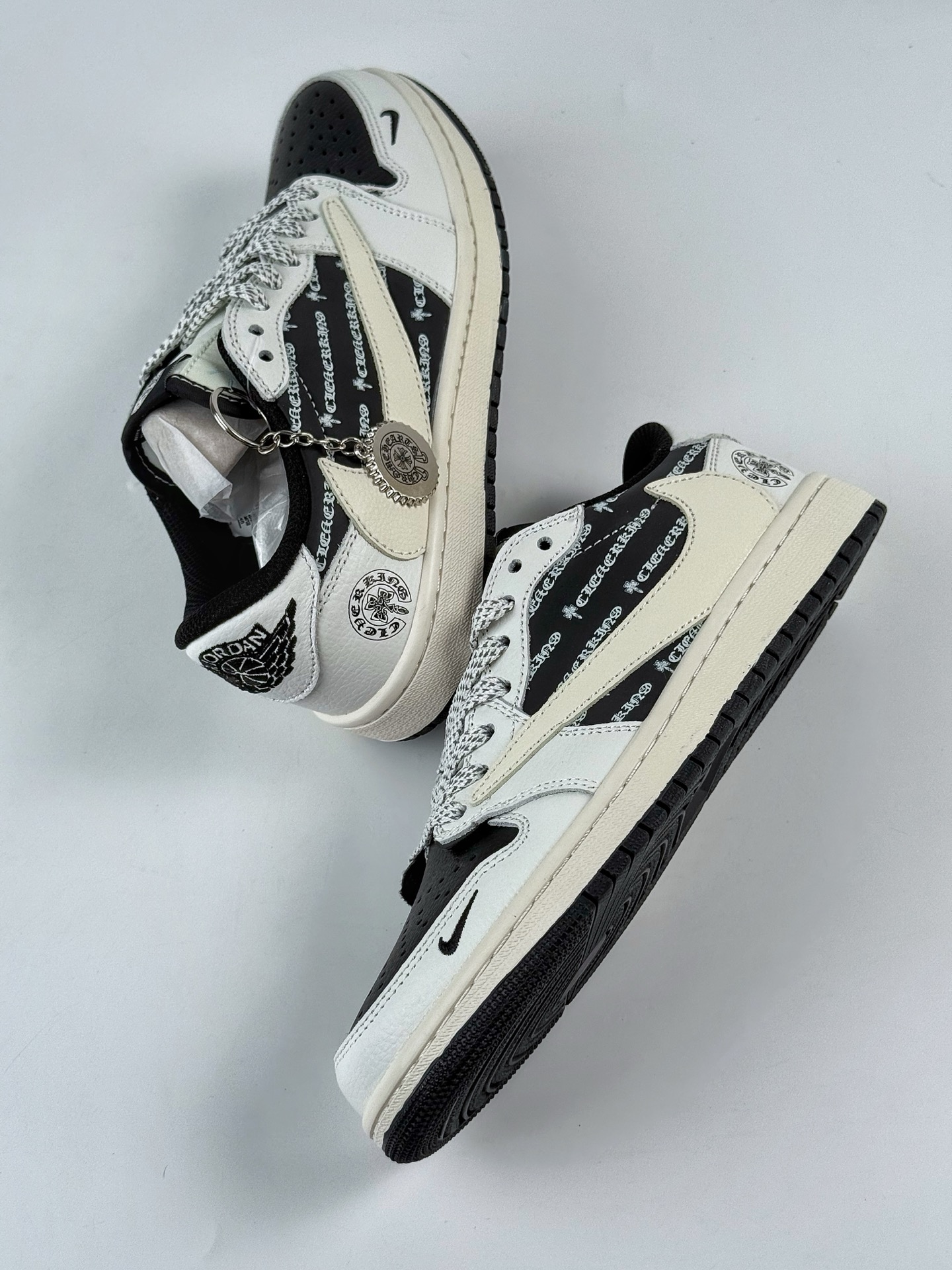 Travis Scott x Nike Air Jordan 1 Low x 十字架 Air Jordan 1 Low 反转白黑小勾满天星倒钩 DZ5899-010