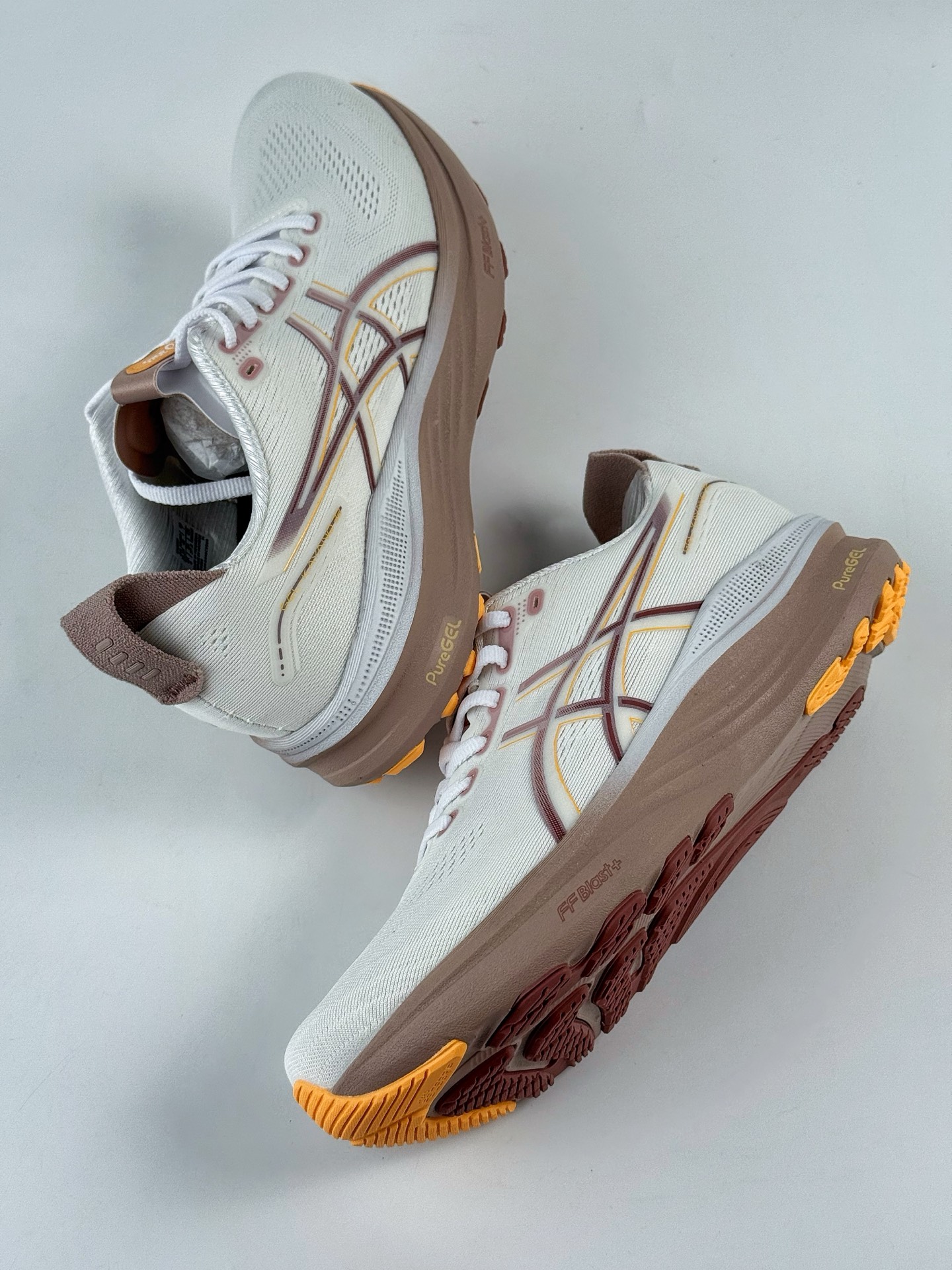 Asics GEL-KAYANO 32 LUXE 时尚舒适 低帮跑步鞋 1012B838-101
