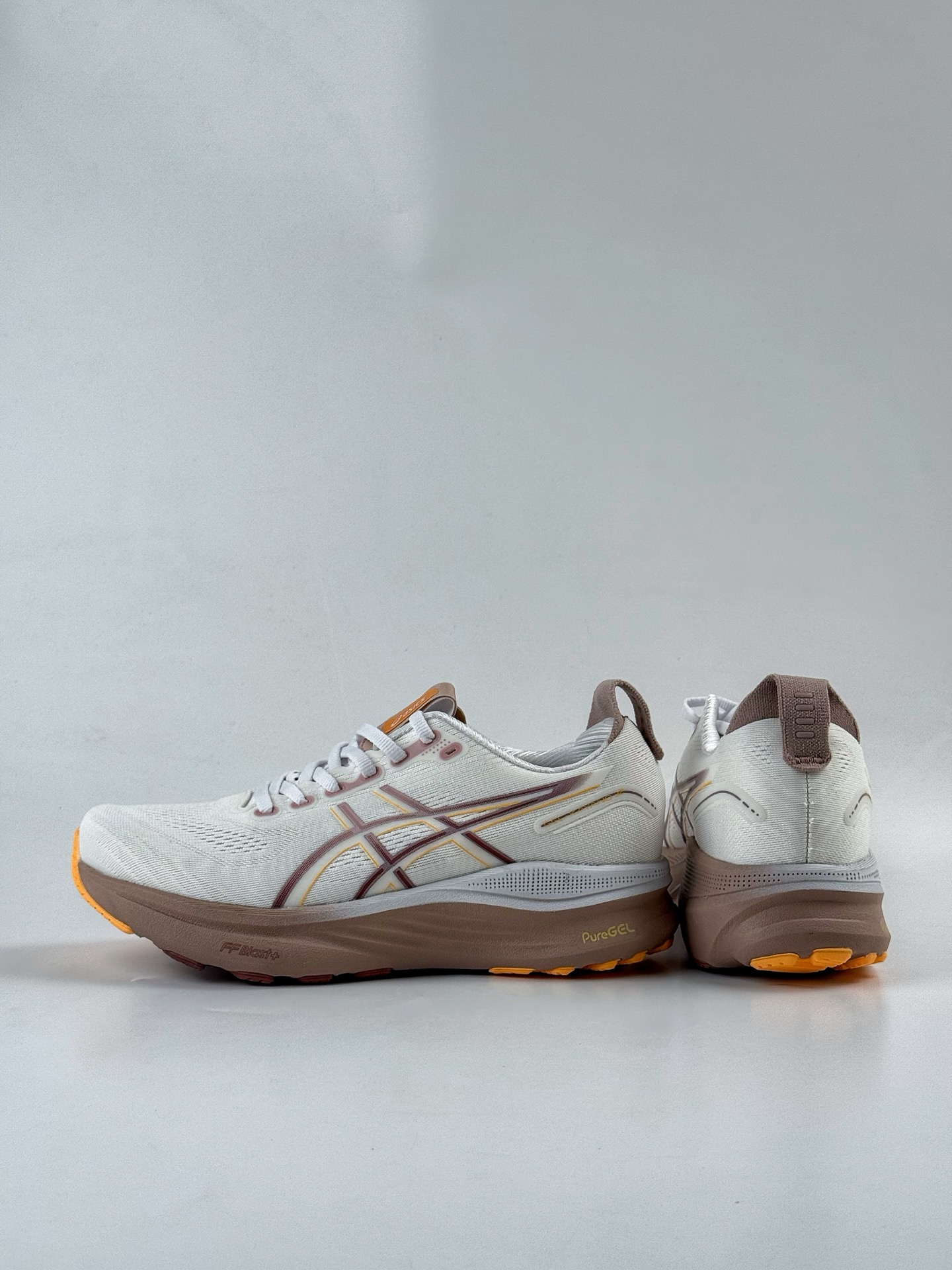 Asics GEL-KAYANO 32 LUXE 时尚舒适 低帮跑步鞋 1012B838-101