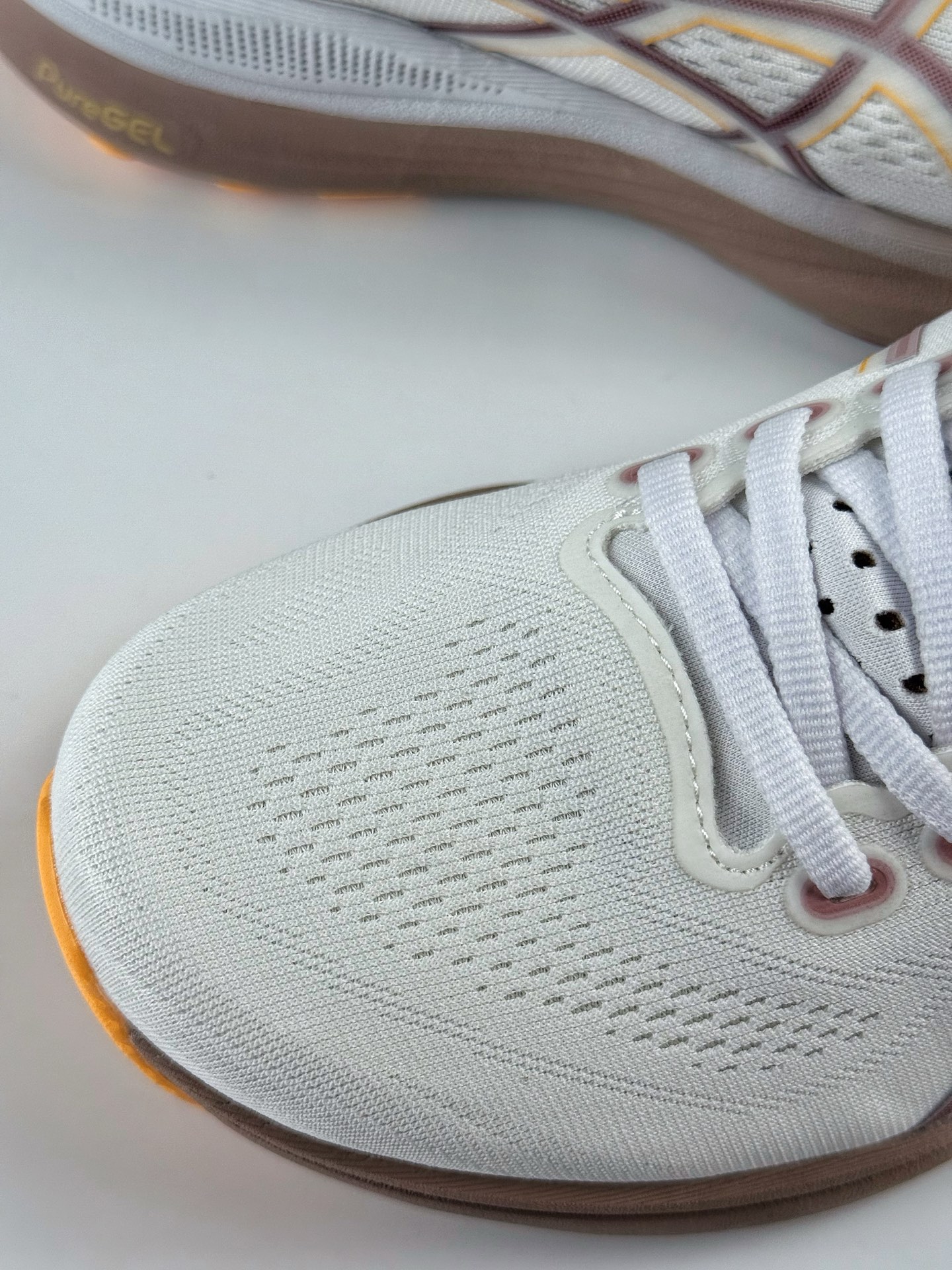 Asics GEL-KAYANO 32 LUXE 时尚舒适 低帮跑步鞋 1012B838-101