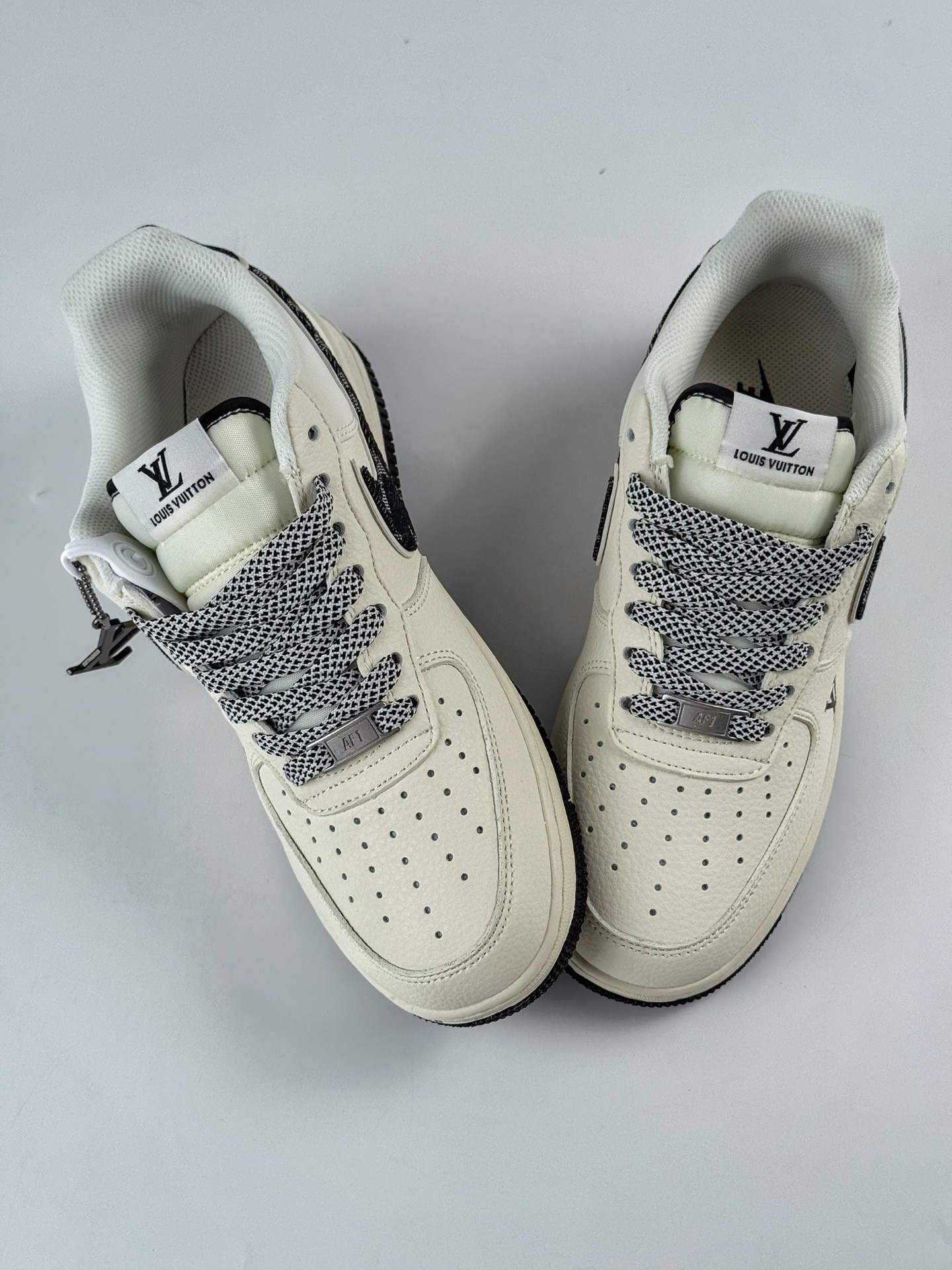 260 Nike Air Force 1 Low 07 x Louis Vuitt白黑牛仔满天星  SM6668-108XK Size：36 36.5 37.5 38 38.5 39 40 40.5 41 42 42.5 43 44 44.5 45
