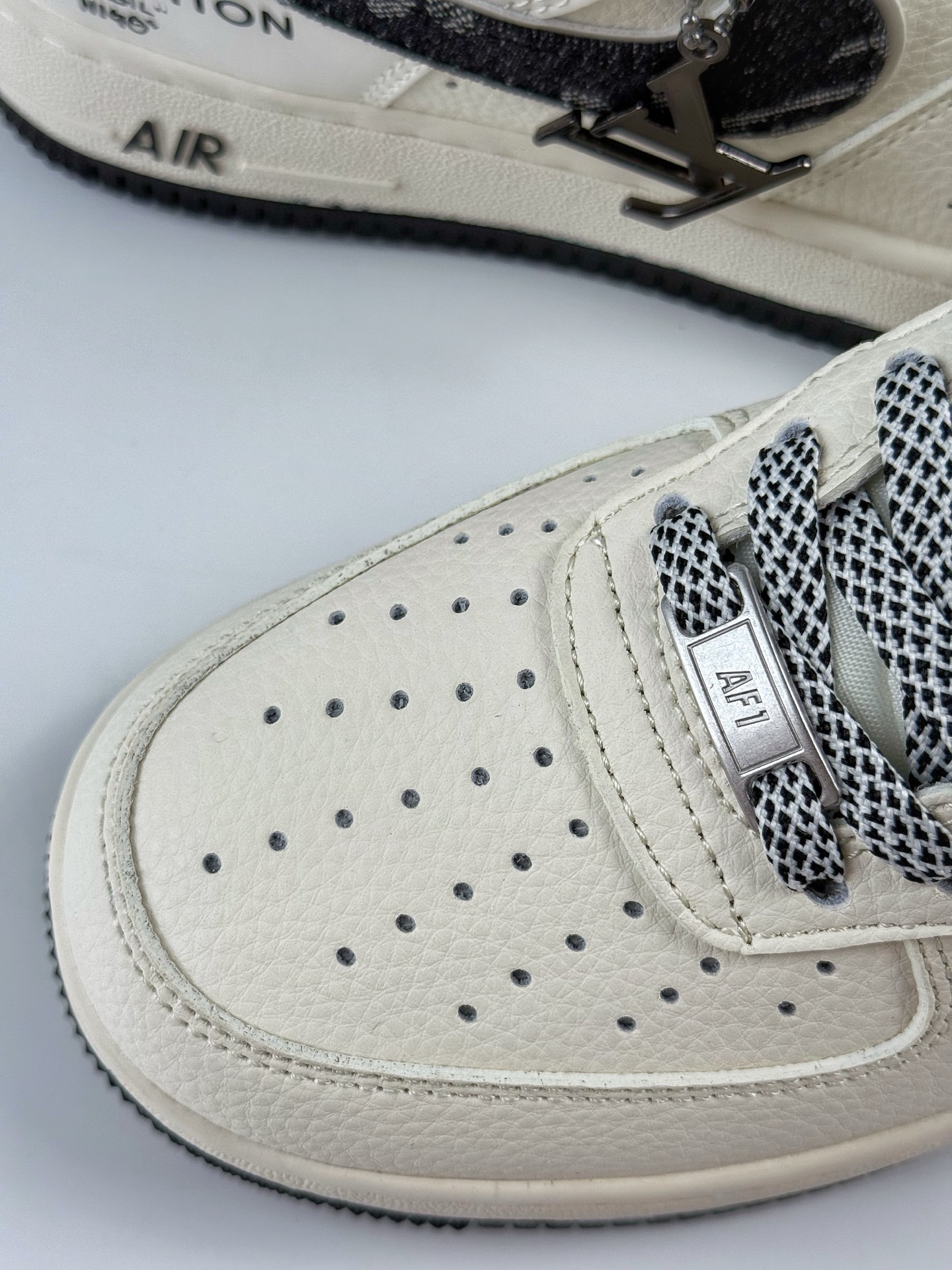 260 Nike Air Force 1 Low 07 x Louis Vuitt白黑牛仔满天星  SM6668-108XK Size：36 36.5 37.5 38 38.5 39 40 40.5 41 42 42.5 43 44 44.5 45
