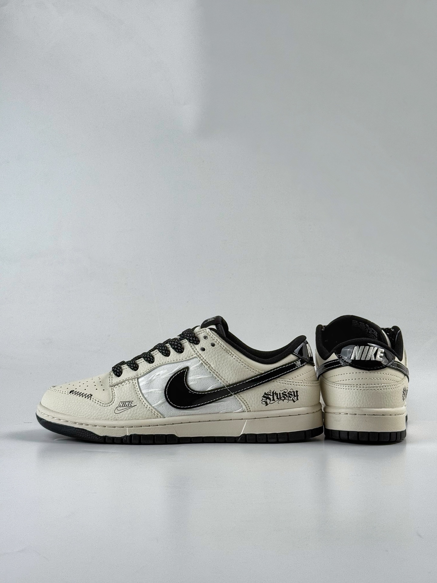 280 Nike SB Dunk Low x Stussy 白黑小勾满天星  QW5836-011