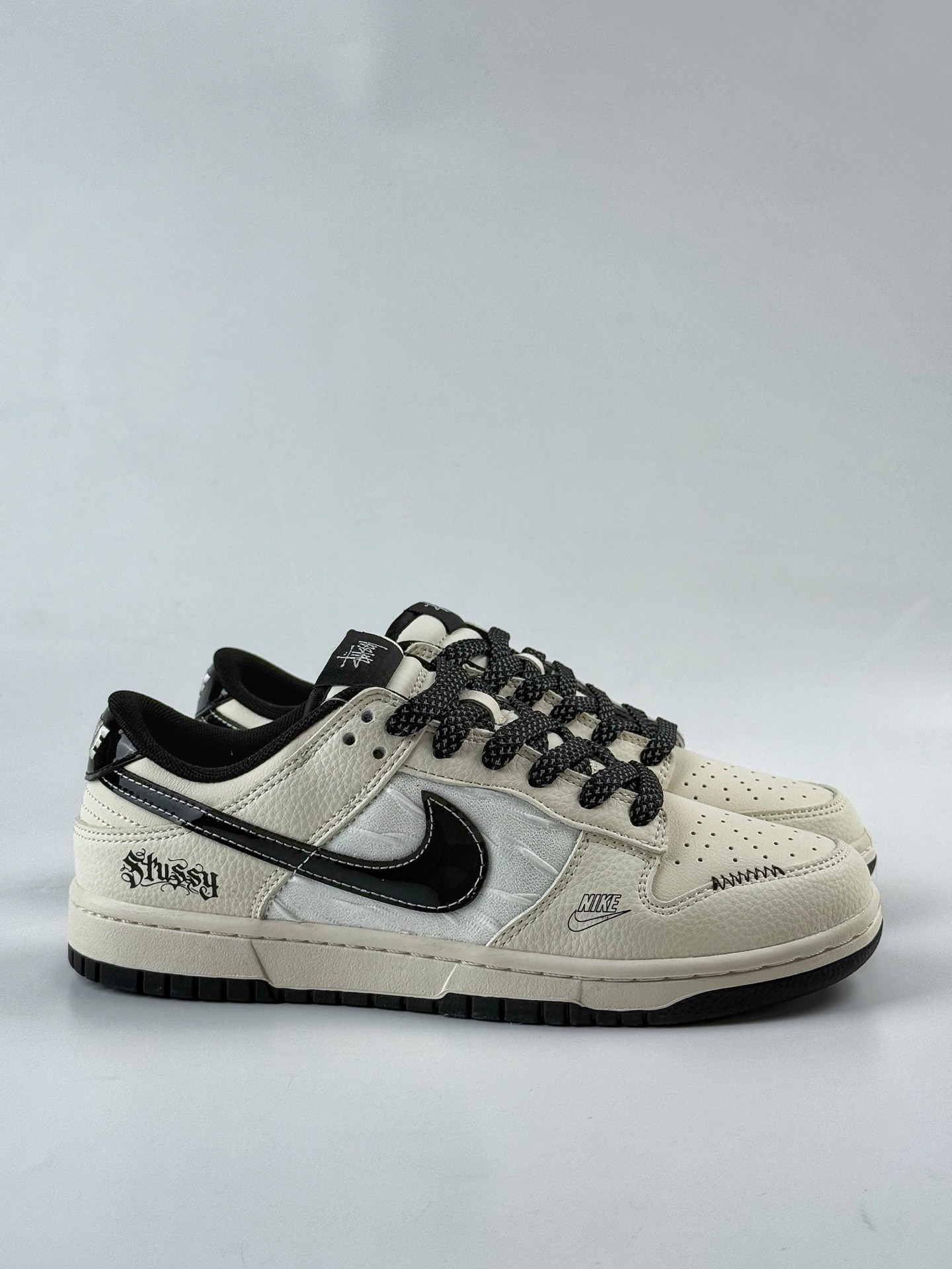 280 Nike SB Dunk Low x Stussy 白黑小勾满天星  QW5836-011