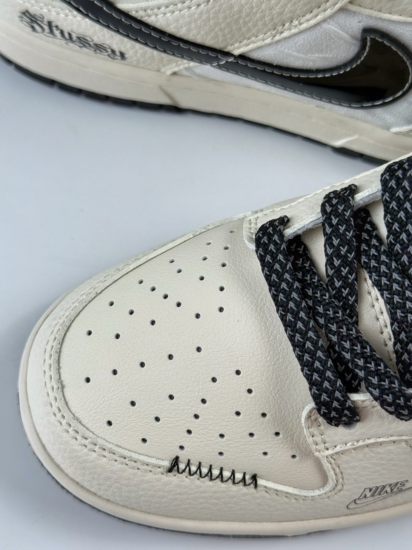 280 Nike SB Dunk Low x Stussy 白黑小勾满天星  QW5836-011