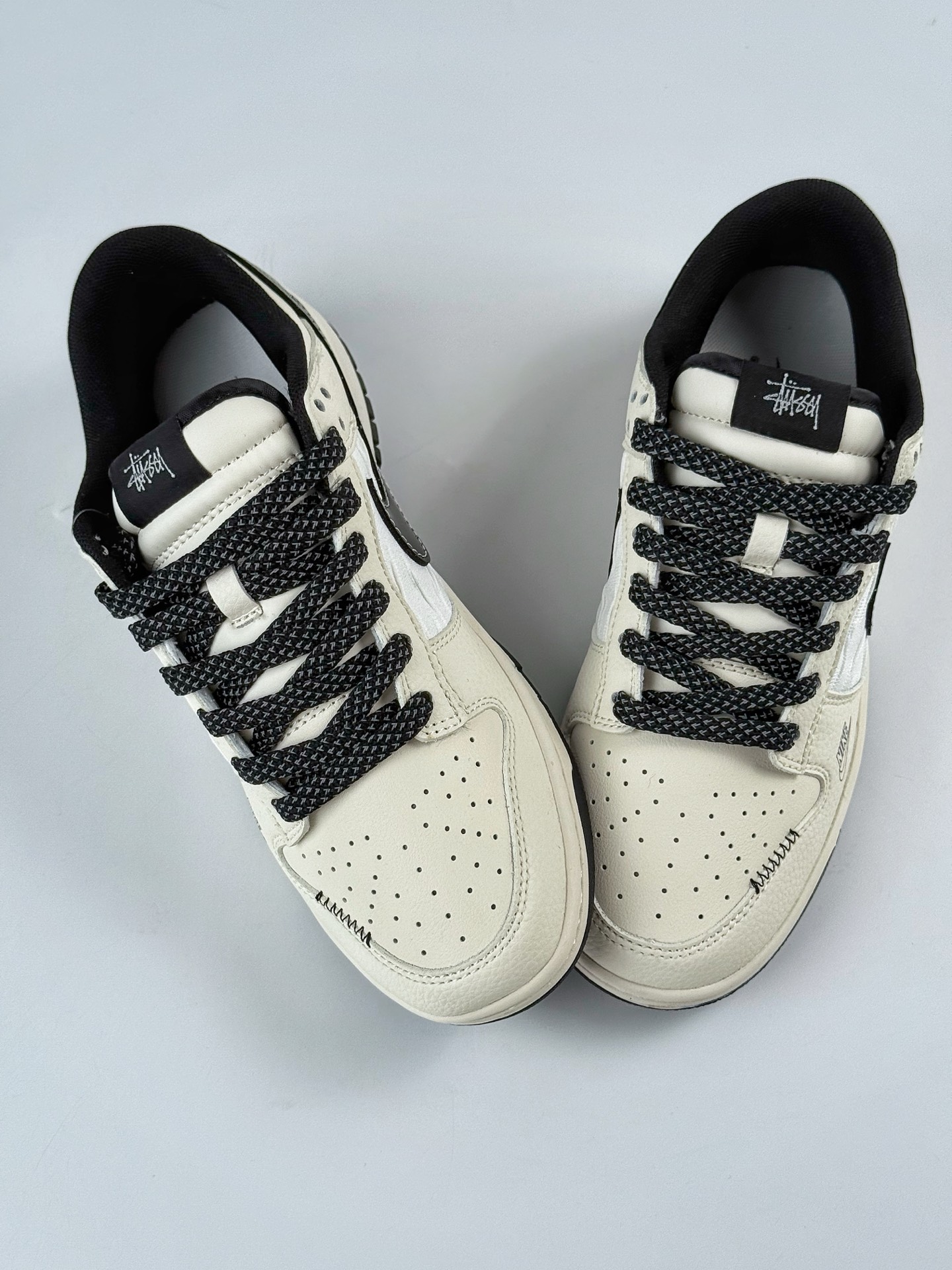 280 Nike SB Dunk Low x Stussy 白黑小勾满天星  QW5836-011
