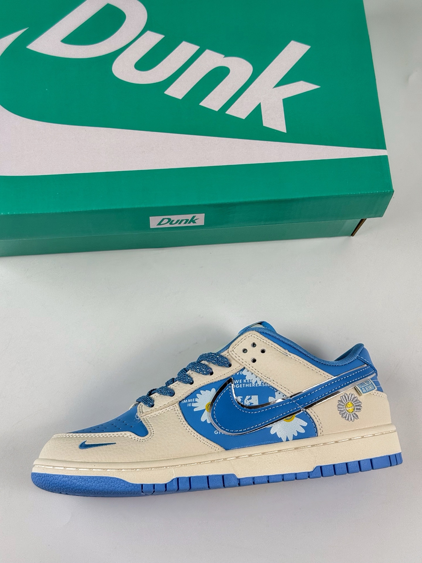 280 Nike SB Dunk Low x 小雏菊 白蓝小勾 SR2025-004