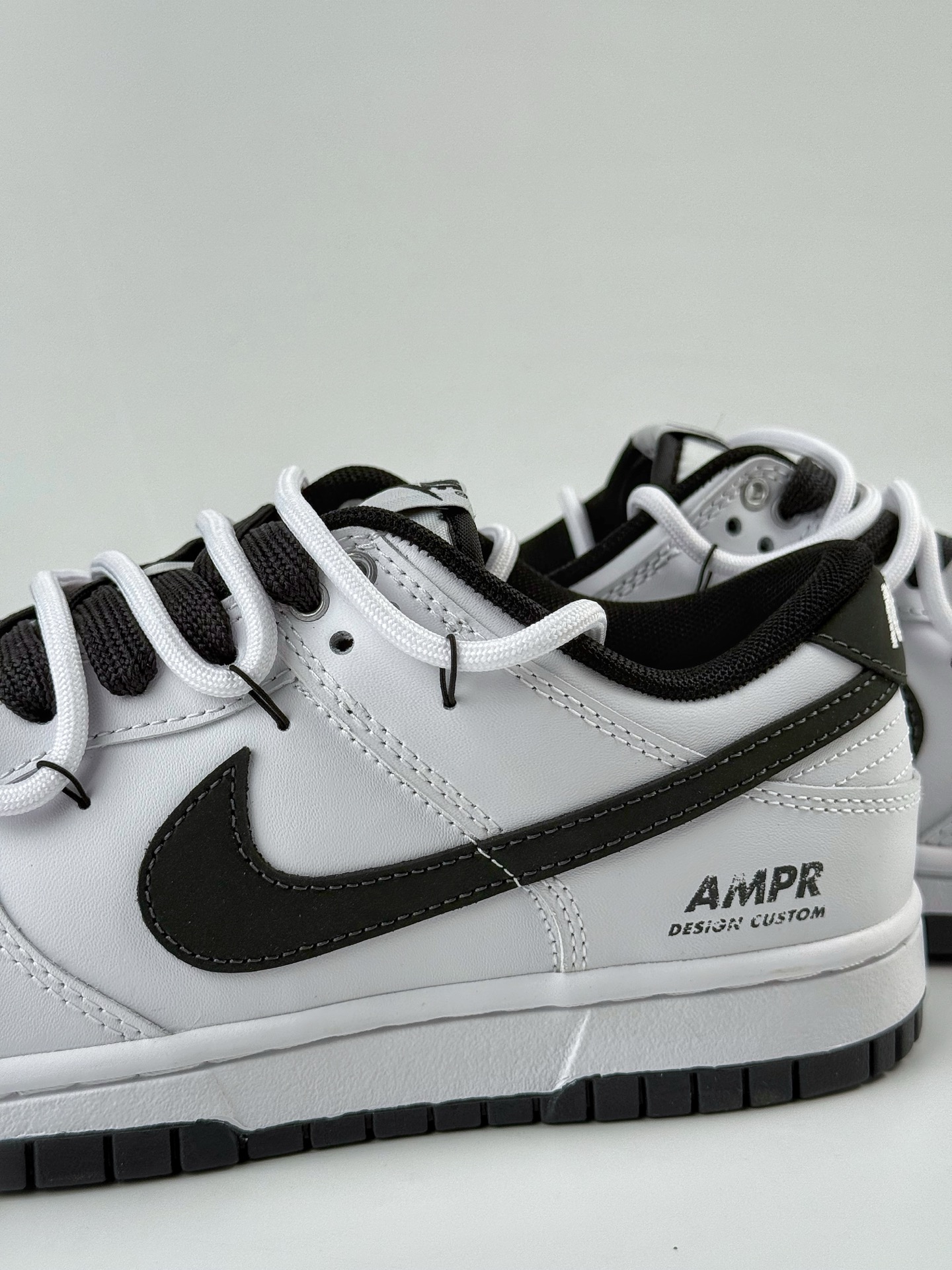 260 Nike SB Dunk Low 潮玩线条 白黑小勾  WB0528-094
