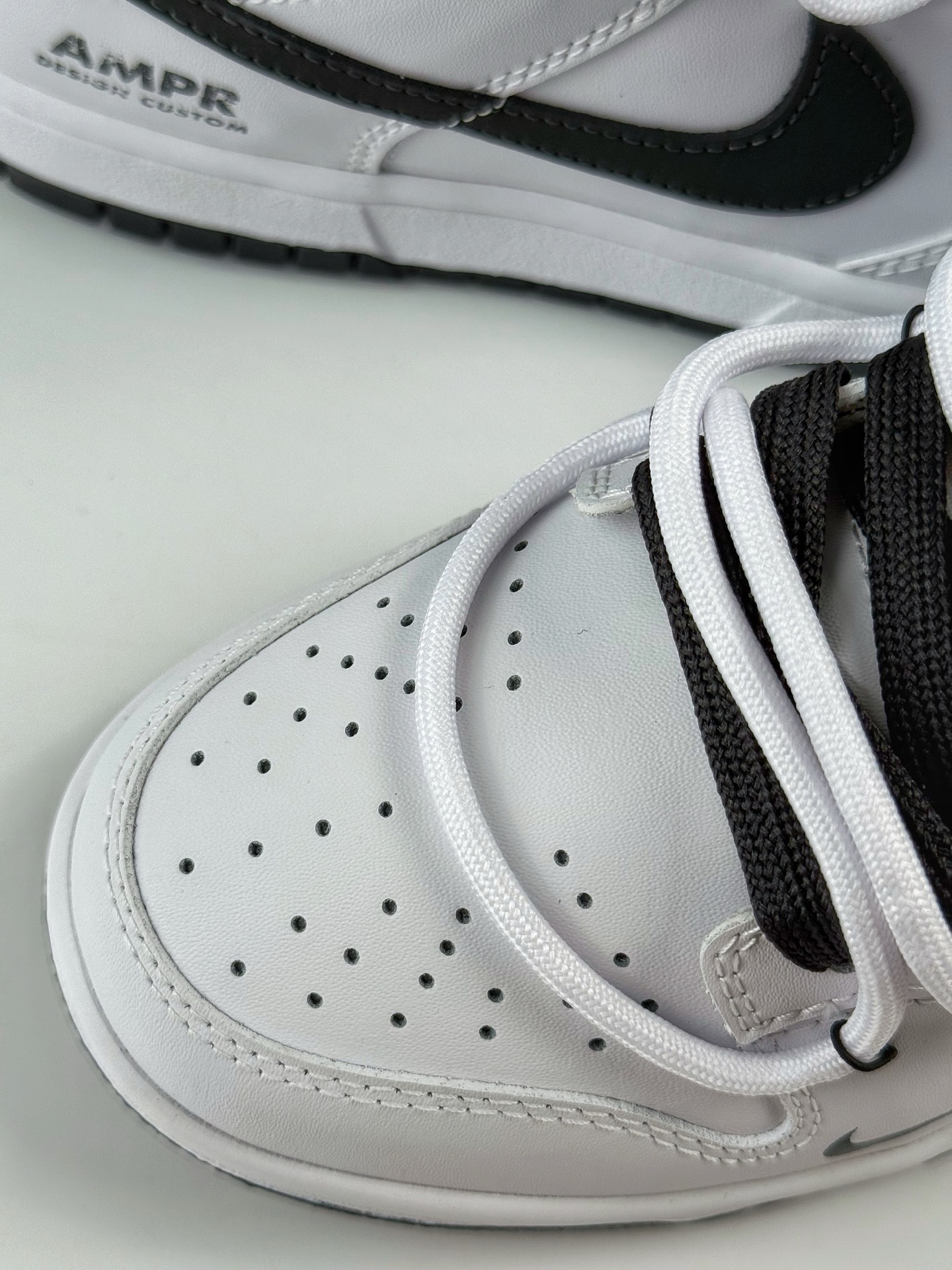 260 Nike SB Dunk Low 潮玩线条 白黑小勾  WB0528-094