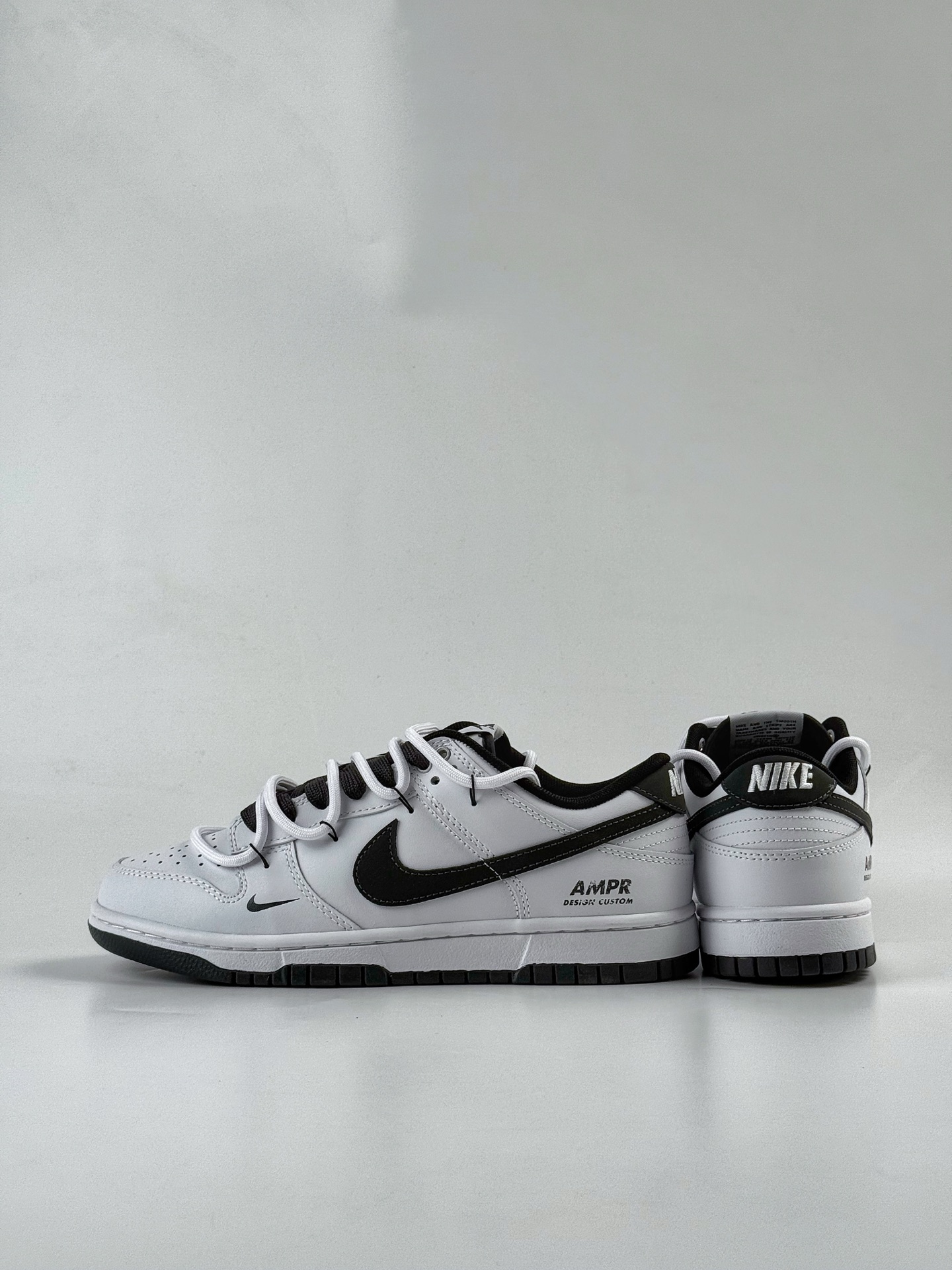 260 Nike SB Dunk Low 潮玩线条 白黑小勾  WB0528-094