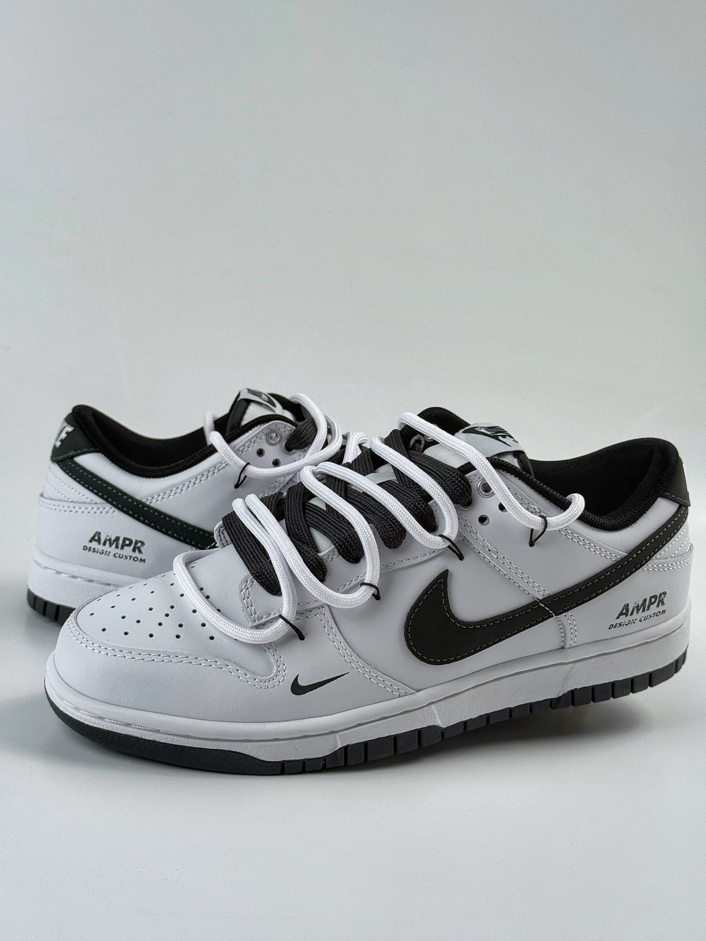 260 Nike SB Dunk Low 潮玩线条 白黑小勾  WB0528-094