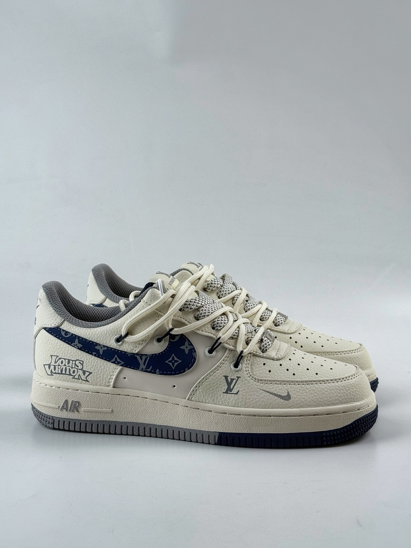 260 Nike Air Force 1 Low 07 x Louis Vuitt白灰绑带小勾满天星  DM6868-064