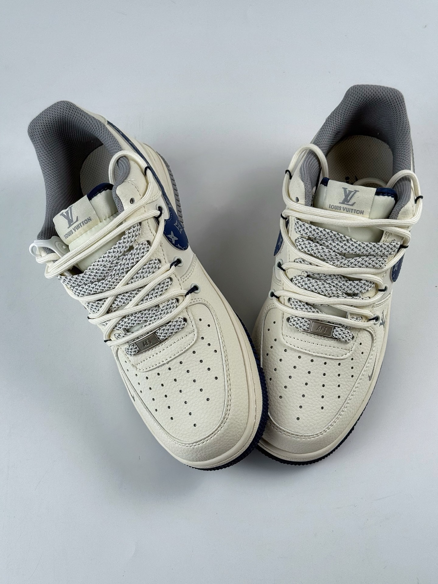 260 Nike Air Force 1 Low 07 x Louis Vuitt白灰绑带小勾满天星  DM6868-064