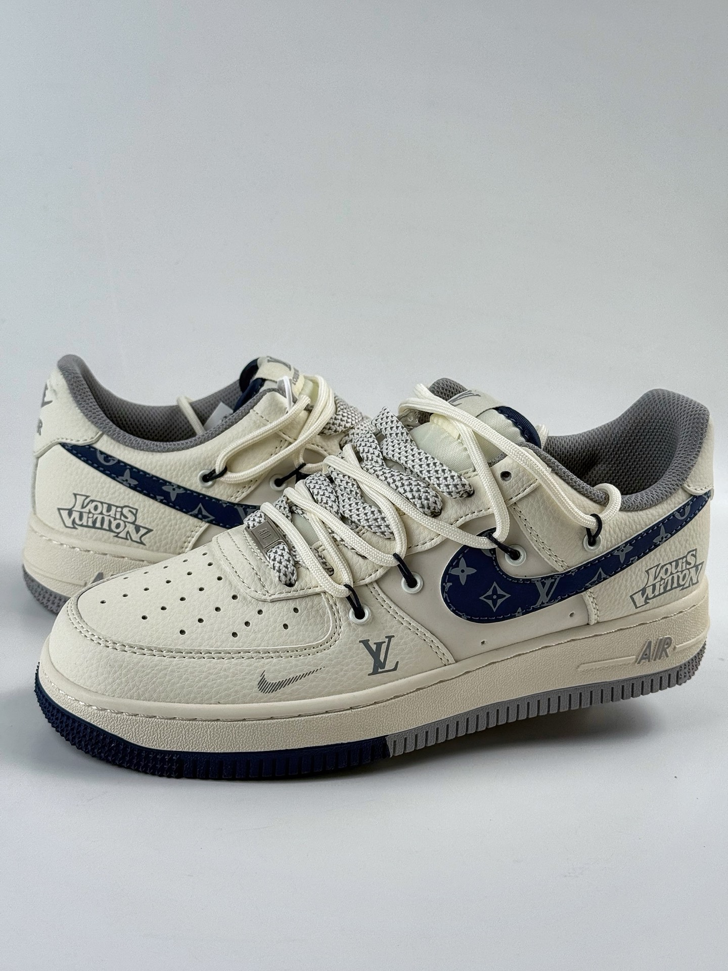 260 Nike Air Force 1 Low 07 x Louis Vuitt白灰绑带小勾满天星  DM6868-064