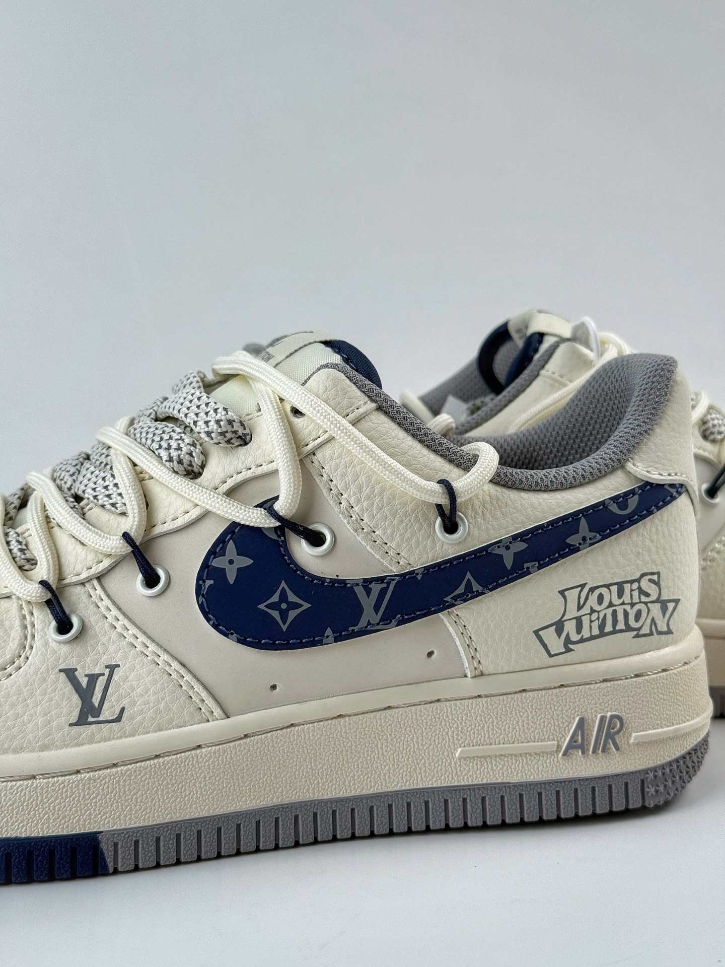 260 Nike Air Force 1 Low 07 x Louis Vuitt白灰绑带小勾满天星  DM6868-064