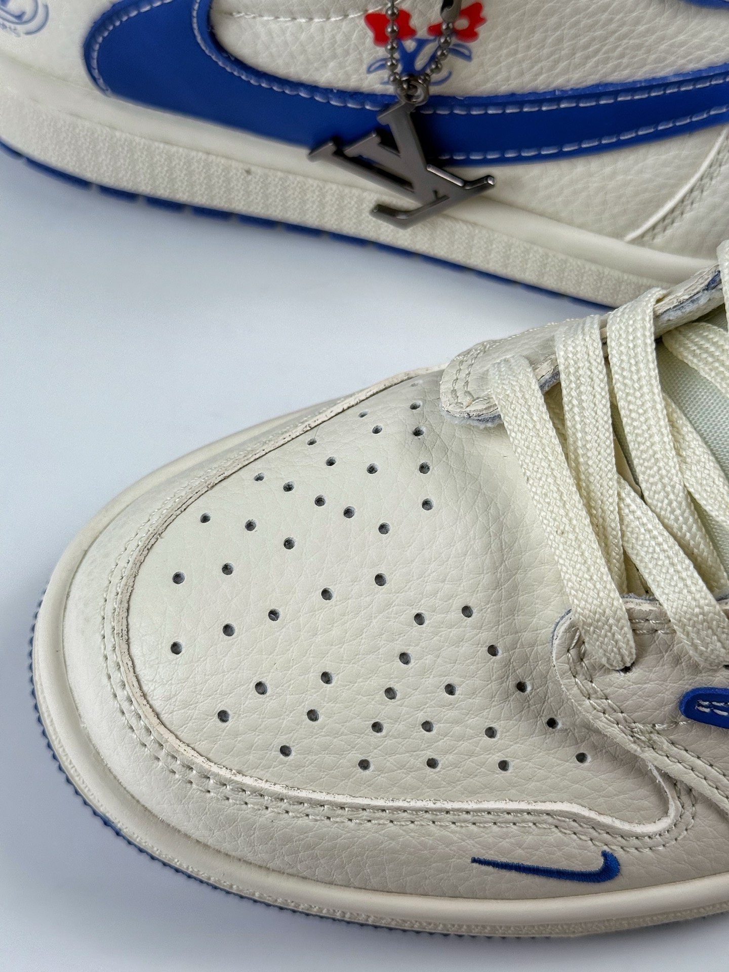 280 Travis Scott x Nike Air Jordan 1 Low x Louis VuittAir Jordan 1 Low 反转白蓝小勾倒钩  LD2028-042