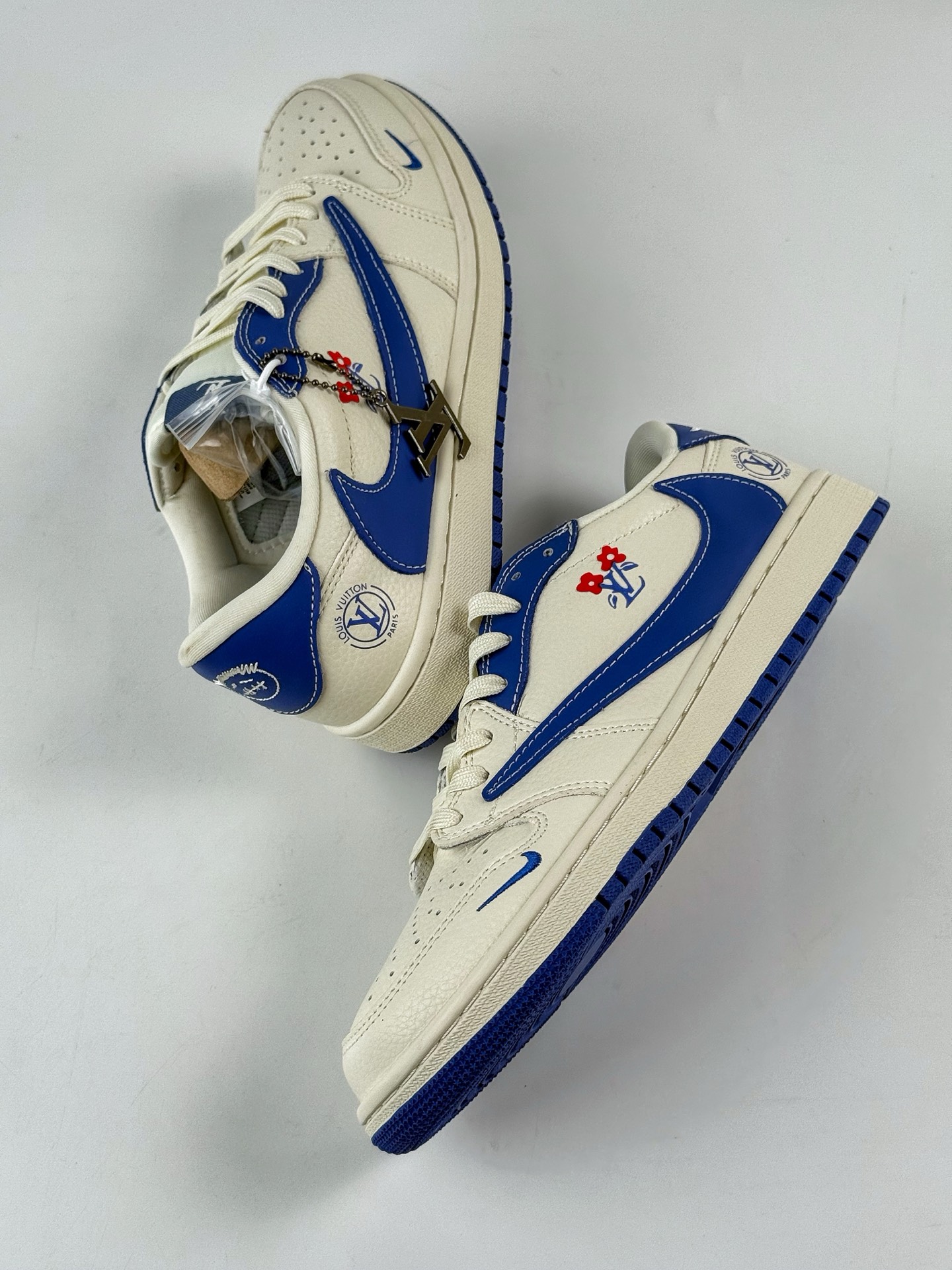 280 Travis Scott x Nike Air Jordan 1 Low x Louis VuittAir Jordan 1 Low 反转白蓝小勾倒钩  LD2028-042