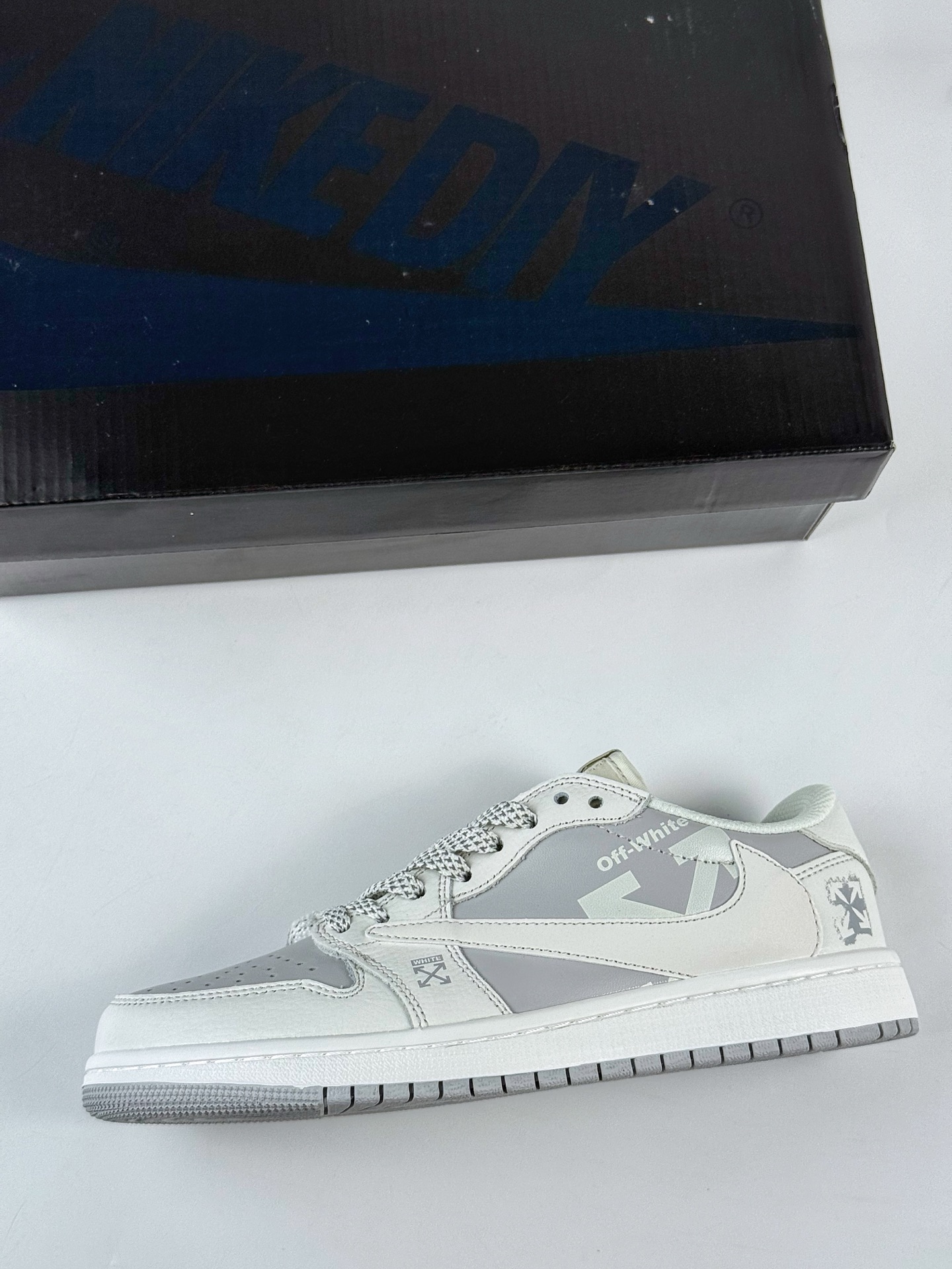280 Travis Scott x Nike Air Jordan 1 Low x OFF-WHITE Air Jordan 1 Low 反转白灰满天星倒钩  DZ5899-009