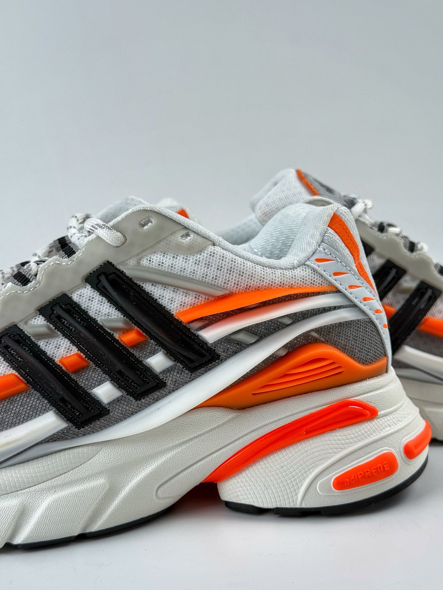 300 Pharrell x adidAdistar Jellyfish 低帮复古风老爹鞋  JP9261