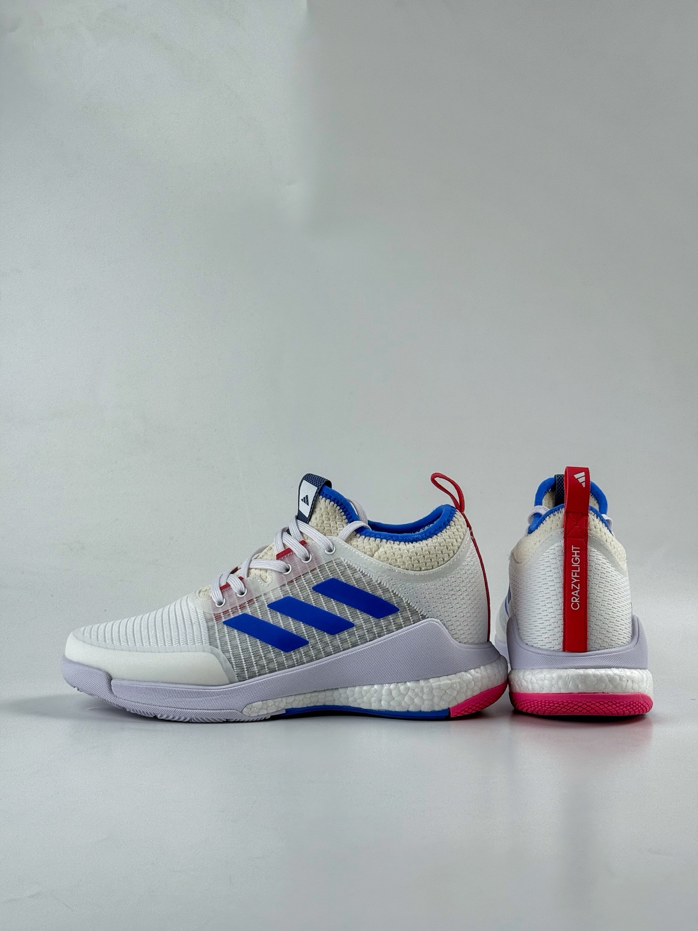 💰350
ADIDAS CRAZYFLIGHT MID 运动鞋
记忆回弹BOOST真爆大底 运动排球鞋 
这款专注于跳跃的阿迪达斯Crazyflight排球鞋
他们的足部拥抱网眼鞋面采用中部剪裁和TPU加固中足部
BOOST 中底位于稳定的 EVA 框架内为优雅着陆提供缓冲
减震防滑 针织网面设计 
鞋底采用真爆颗粒 三层组合大底 舒适透气  
官方货号:  BB6892GJ
尺码：36 36.5 37.5 38 38.5 39 40 40.5 41 42 42.5 43 44 44.5 45 46