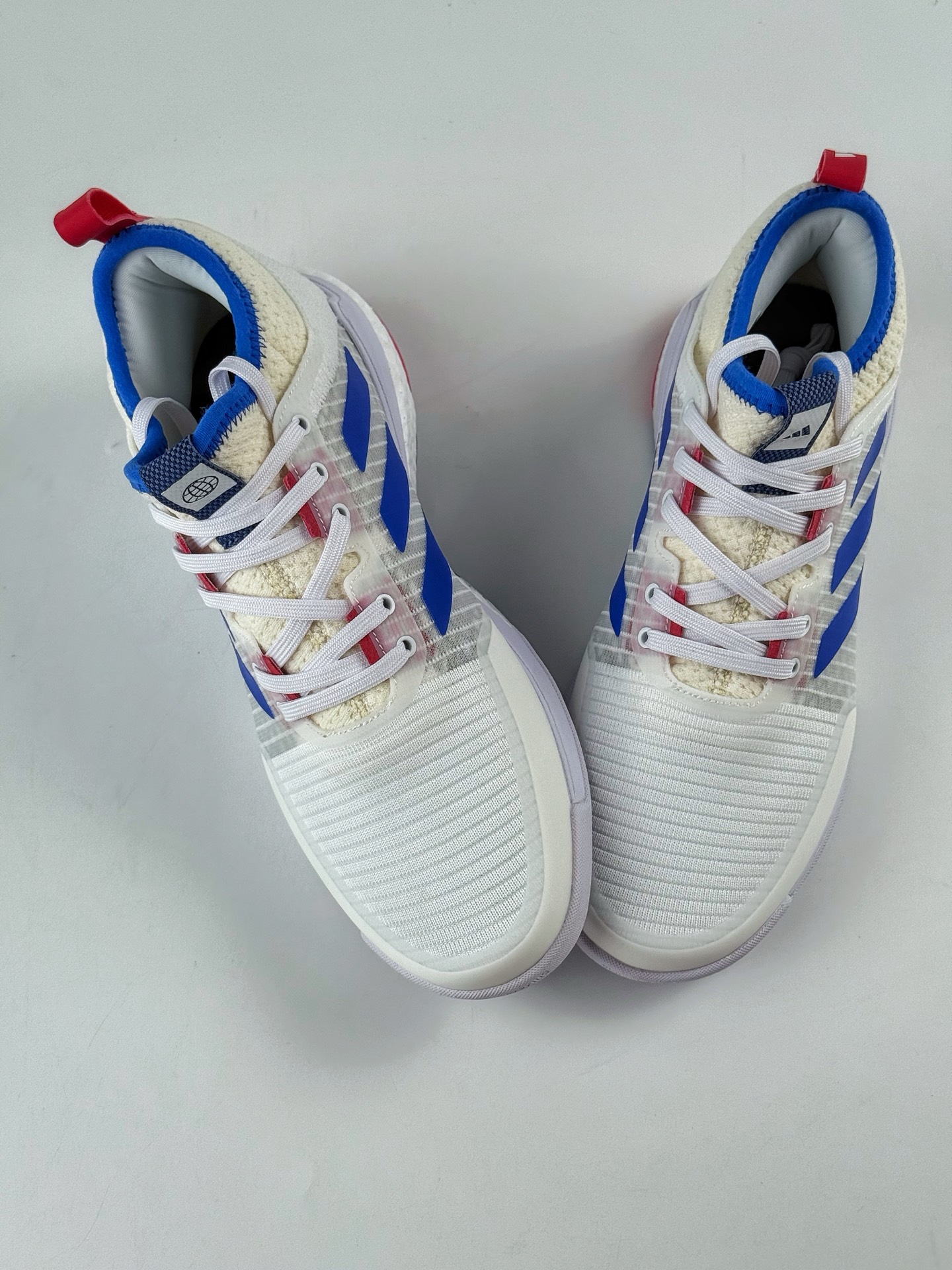 💰350
ADIDAS CRAZYFLIGHT MID 运动鞋
记忆回弹BOOST真爆大底 运动排球鞋 
这款专注于跳跃的阿迪达斯Crazyflight排球鞋
他们的足部拥抱网眼鞋面采用中部剪裁和TPU加固中足部
BOOST 中底位于稳定的 EVA 框架内为优雅着陆提供缓冲
减震防滑 针织网面设计 
鞋底采用真爆颗粒 三层组合大底 舒适透气  
官方货号:  BB6892GJ
尺码：36 36.5 37.5 38 38.5 39 40 40.5 41 42 42.5 43 44 44.5 45 46