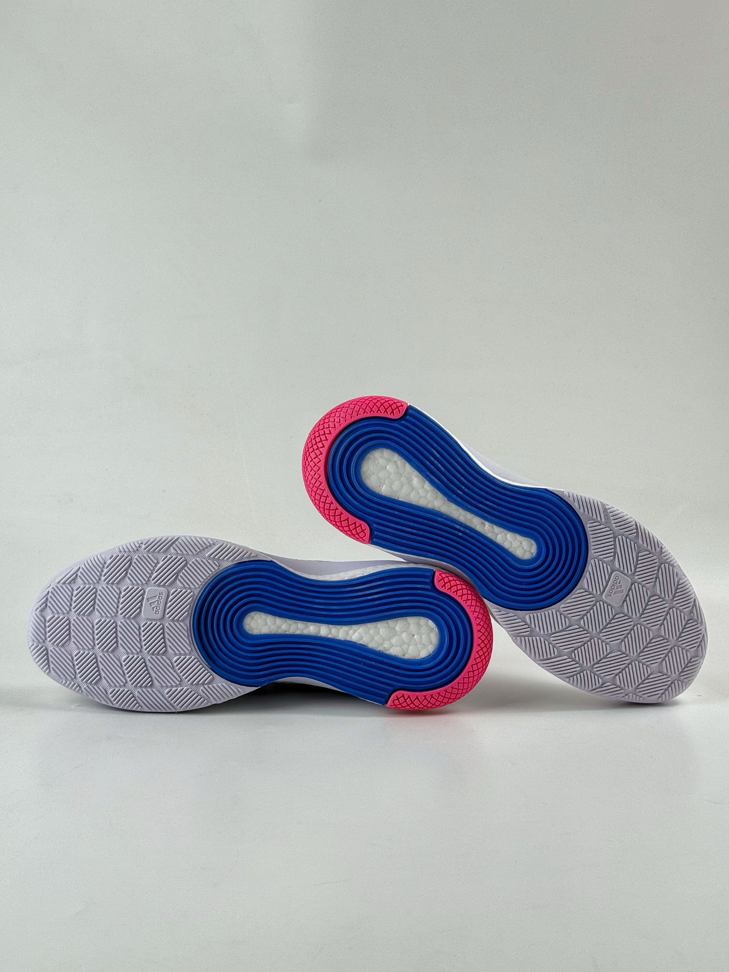 💰350
ADIDAS CRAZYFLIGHT MID 运动鞋
记忆回弹BOOST真爆大底 运动排球鞋 
这款专注于跳跃的阿迪达斯Crazyflight排球鞋
他们的足部拥抱网眼鞋面采用中部剪裁和TPU加固中足部
BOOST 中底位于稳定的 EVA 框架内为优雅着陆提供缓冲
减震防滑 针织网面设计 
鞋底采用真爆颗粒 三层组合大底 舒适透气  
官方货号:  BB6892GJ
尺码：36 36.5 37.5 38 38.5 39 40 40.5 41 42 42.5 43 44 44.5 45 46