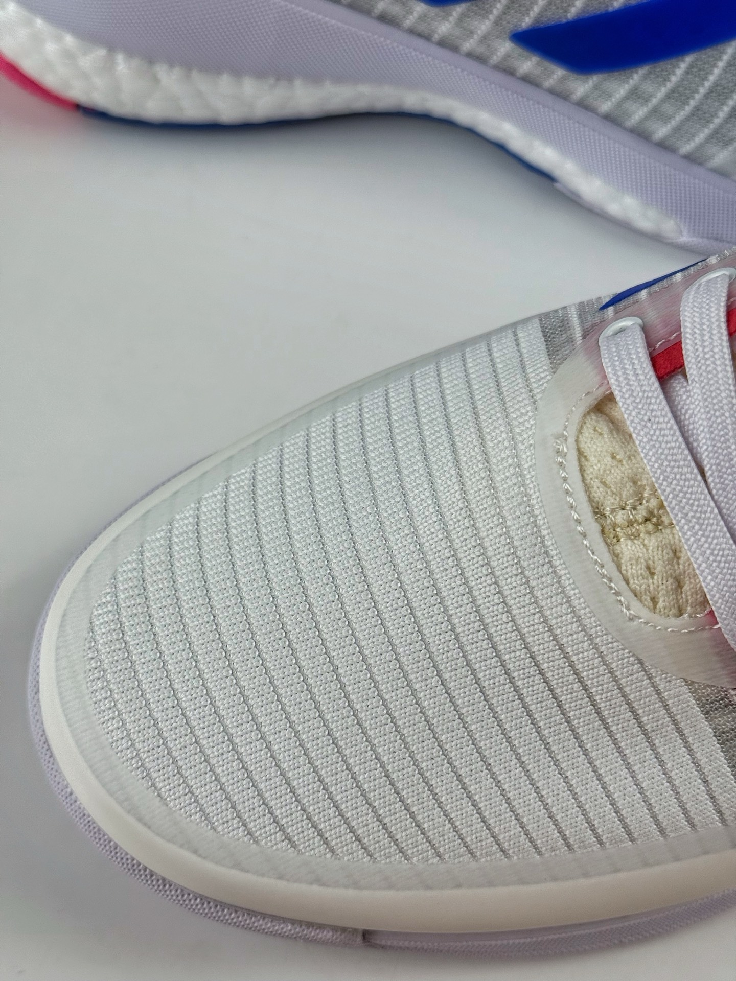 💰350
ADIDAS CRAZYFLIGHT MID 运动鞋
记忆回弹BOOST真爆大底 运动排球鞋 
这款专注于跳跃的阿迪达斯Crazyflight排球鞋
他们的足部拥抱网眼鞋面采用中部剪裁和TPU加固中足部
BOOST 中底位于稳定的 EVA 框架内为优雅着陆提供缓冲
减震防滑 针织网面设计 
鞋底采用真爆颗粒 三层组合大底 舒适透气  
官方货号:  BB6892GJ
尺码：36 36.5 37.5 38 38.5 39 40 40.5 41 42 42.5 43 44 44.5 45 46