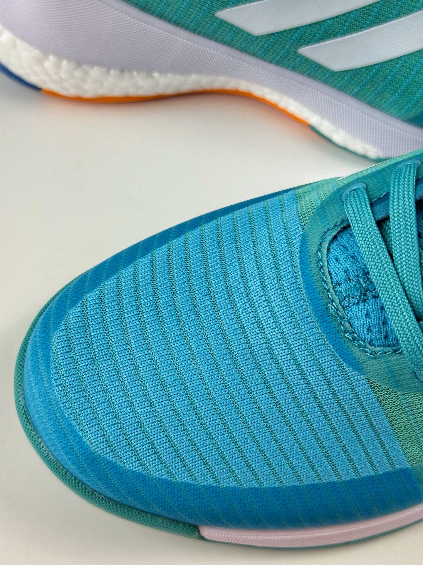 💰350
ADIDAS CRAZYFLIGHT MID 运动鞋
记忆回弹BOOST真爆大底 运动排球鞋 
这款专注于跳跃的阿迪达斯Crazyflight排球鞋
他们的足部拥抱网眼鞋面采用中部剪裁和TPU加固中足部
BOOST 中底位于稳定的 EVA 框架内为优雅着陆提供缓冲
减震防滑 针织网面设计 
鞋底采用真爆颗粒 三层组合大底 舒适透气  
官方货号:  GX1259GJ
尺码：36 36.5 37.5 38 38.5 39 40 40.5 41 42 42.5 43 44 44.5 45 46