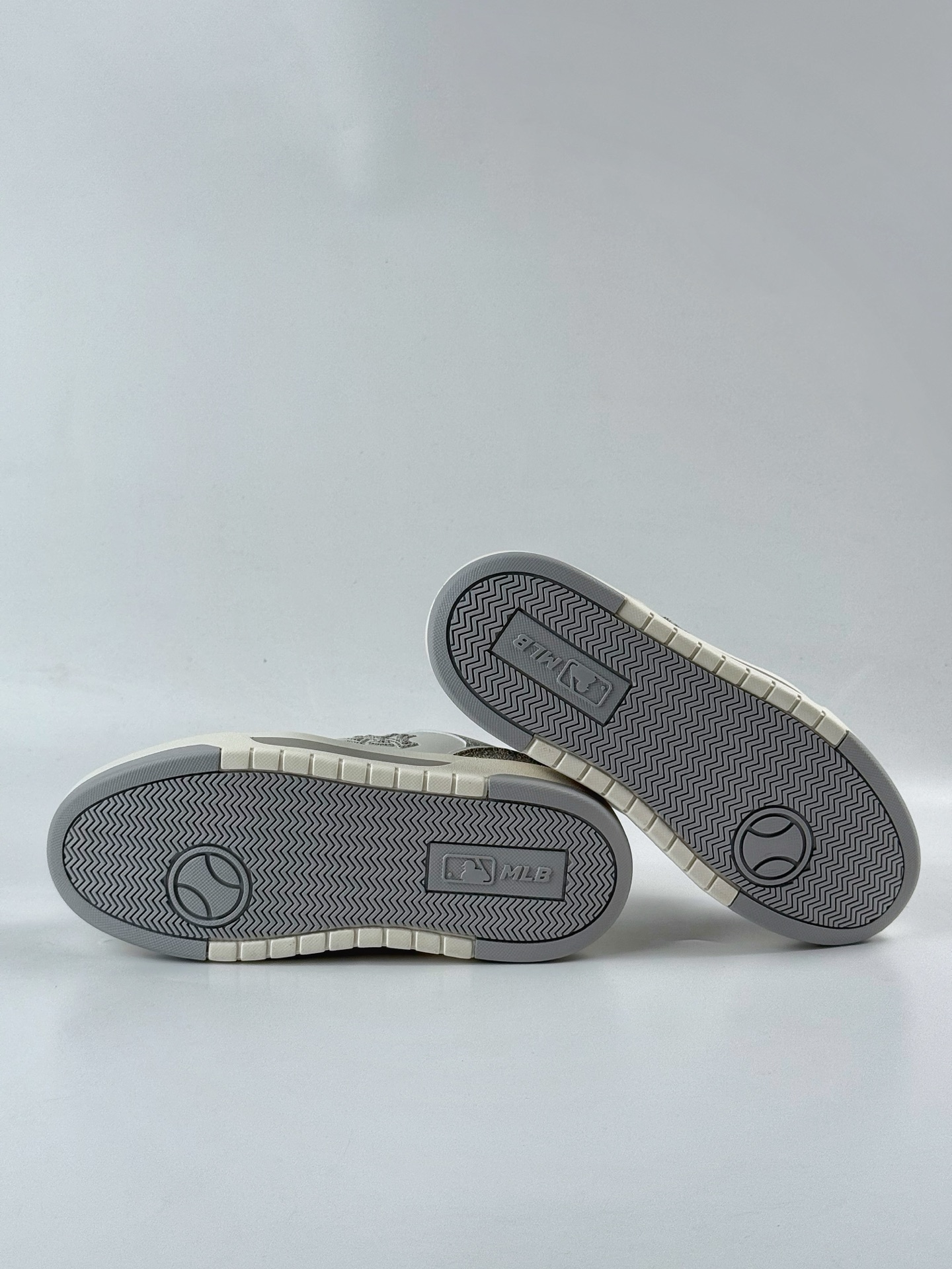 180 NY美国榄球洋基队 x MLB Chunky Runner Basic 厚底老爹厚底休闲运动慢跑鞋 3ASXP025N