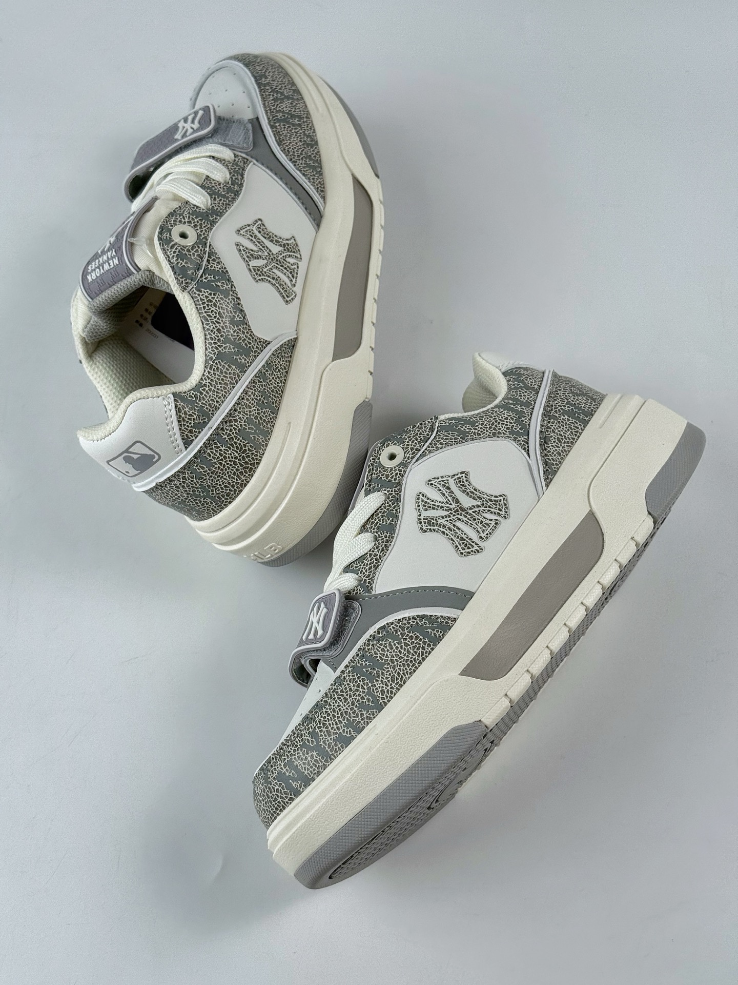 180 NY美国榄球洋基队 x MLB Chunky Runner Basic 厚底老爹厚底休闲运动慢跑鞋 3ASXP025N