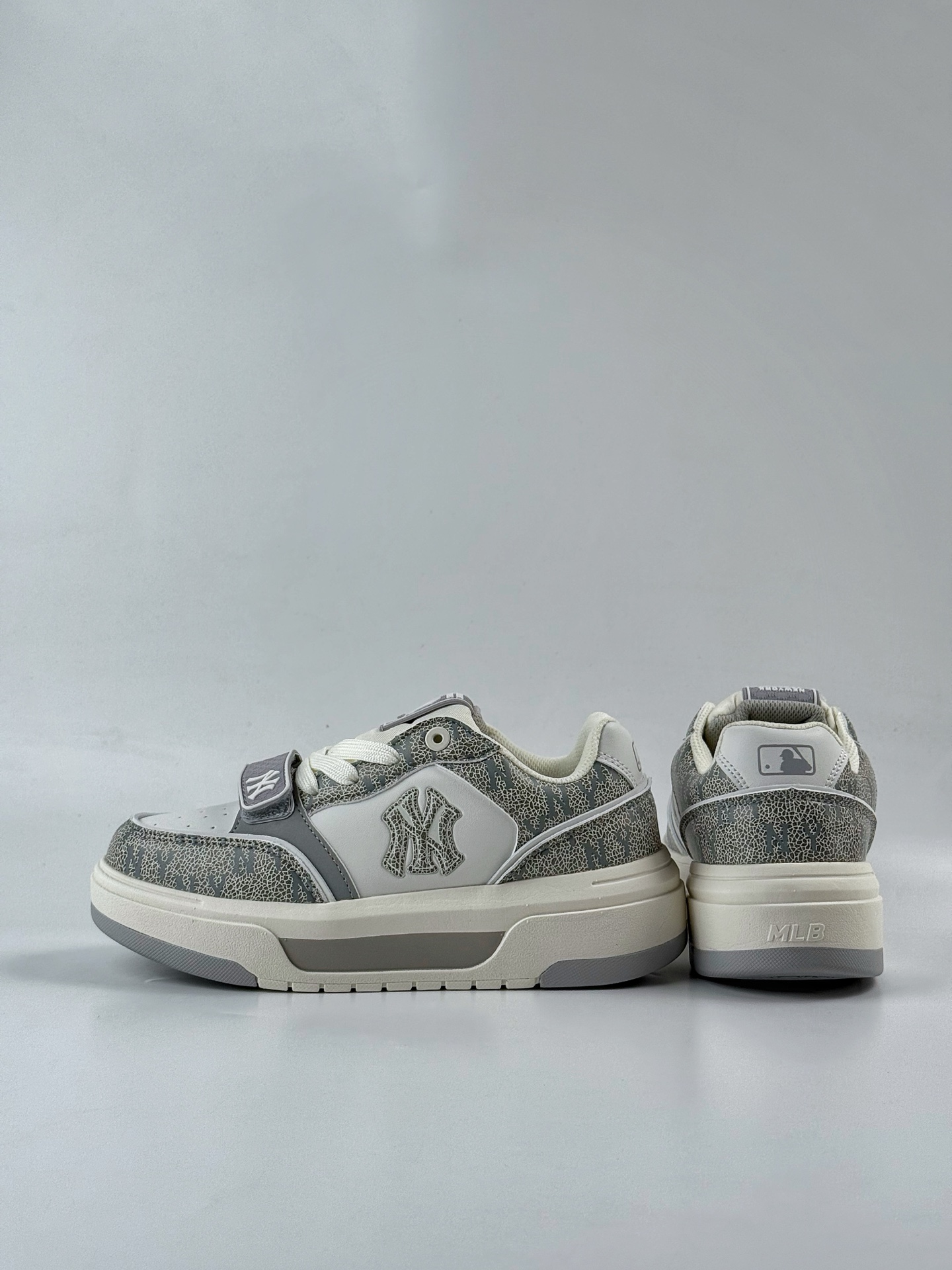 180 NY美国榄球洋基队 x MLB Chunky Runner Basic 厚底老爹厚底休闲运动慢跑鞋 3ASXP025N