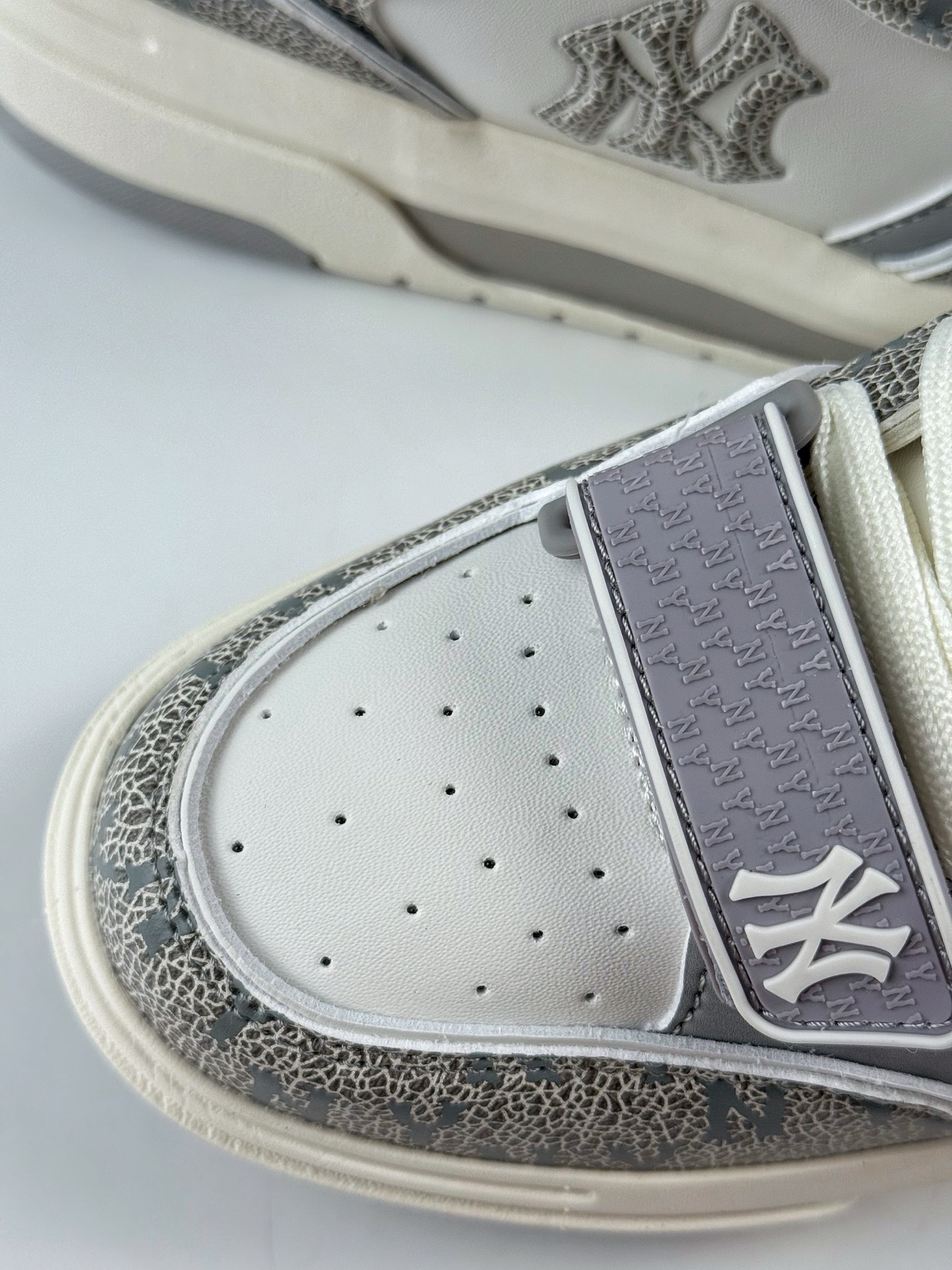 180 NY美国榄球洋基队 x MLB Chunky Runner Basic 厚底老爹厚底休闲运动慢跑鞋 3ASXP025N