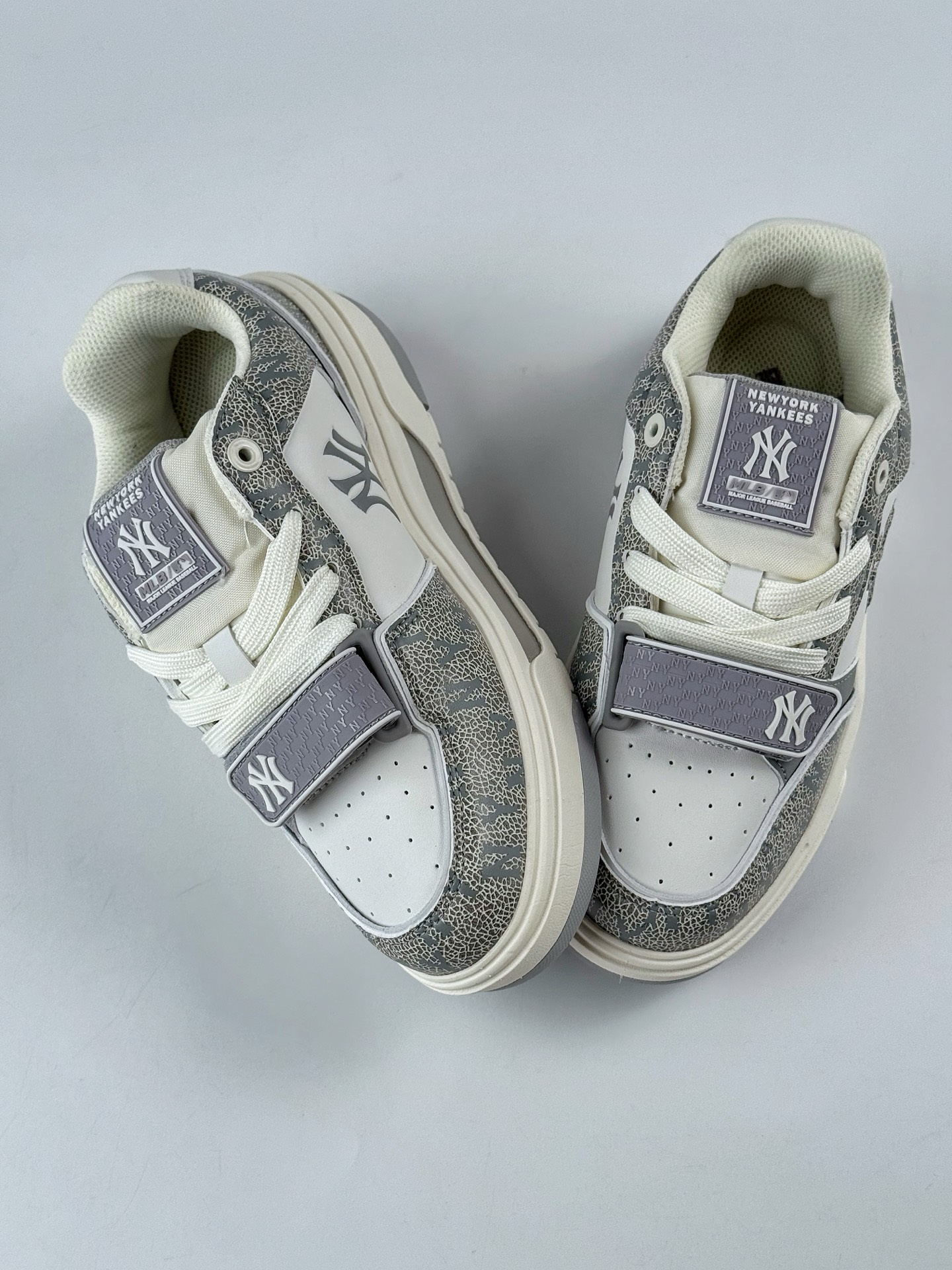 180 NY美国榄球洋基队 x MLB Chunky Runner Basic 厚底老爹厚底休闲运动慢跑鞋 3ASXP025N