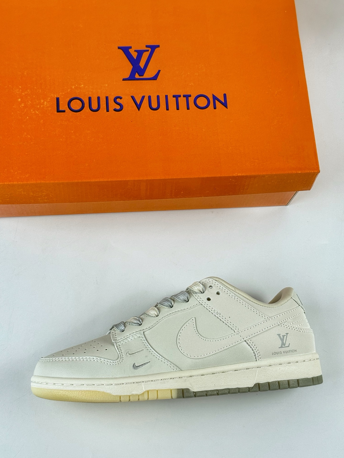 280 Nike SB Dunk Low x Louis Vuitton 米白双小勾 XX3168-190