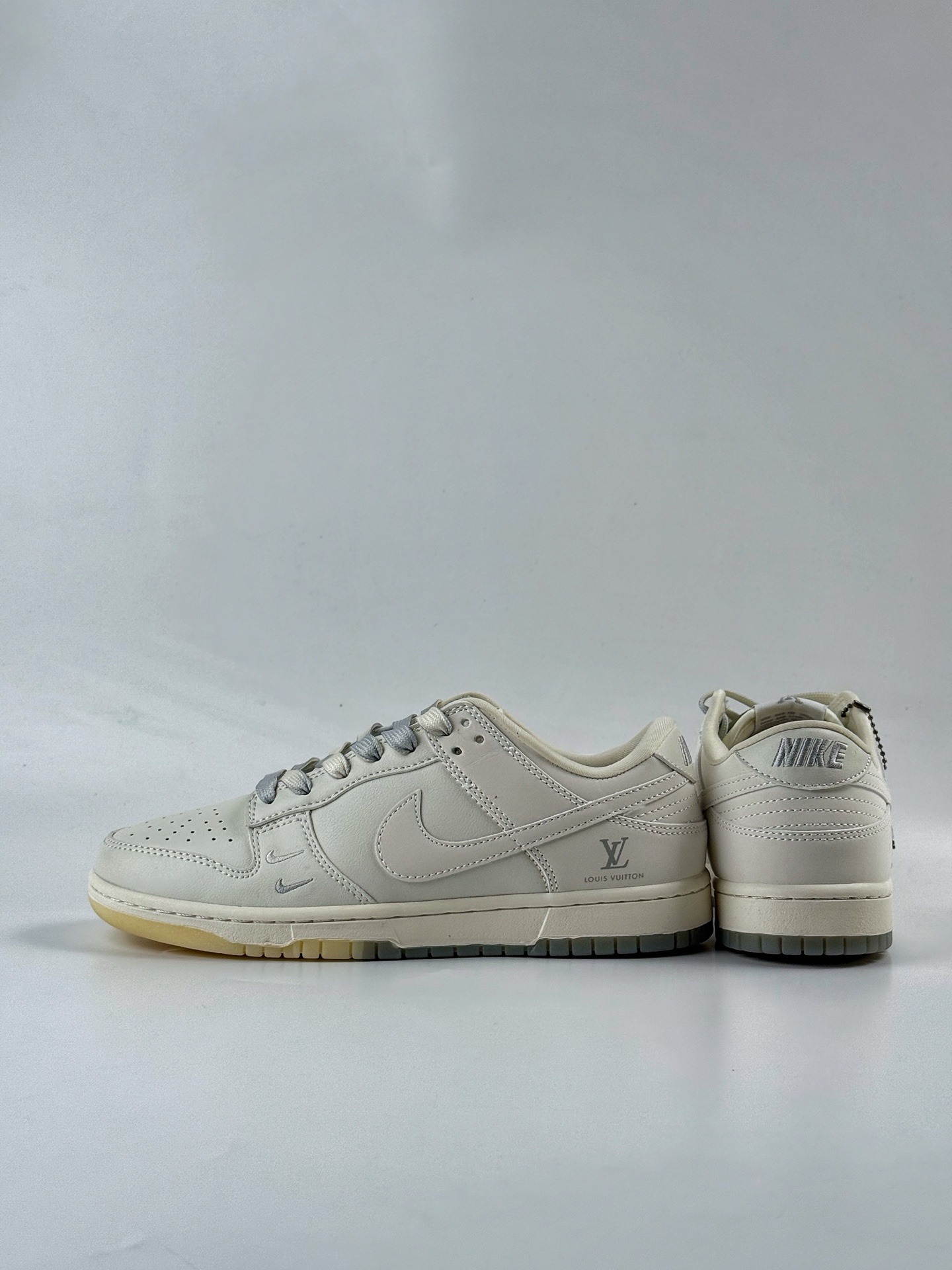 280 Nike SB Dunk Low x Louis Vuitton 米白双小勾 XX3168-190