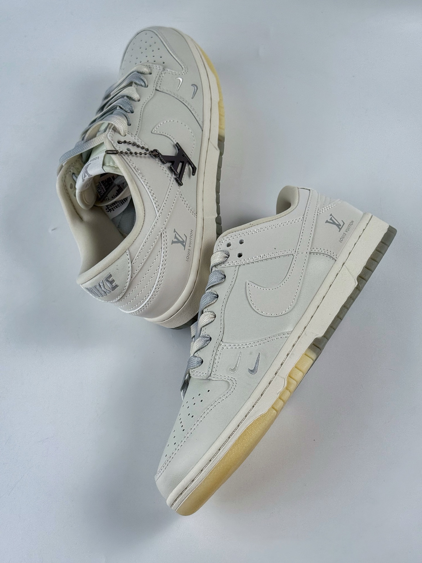 280 Nike SB Dunk Low x Louis Vuitton 米白双小勾 XX3168-190