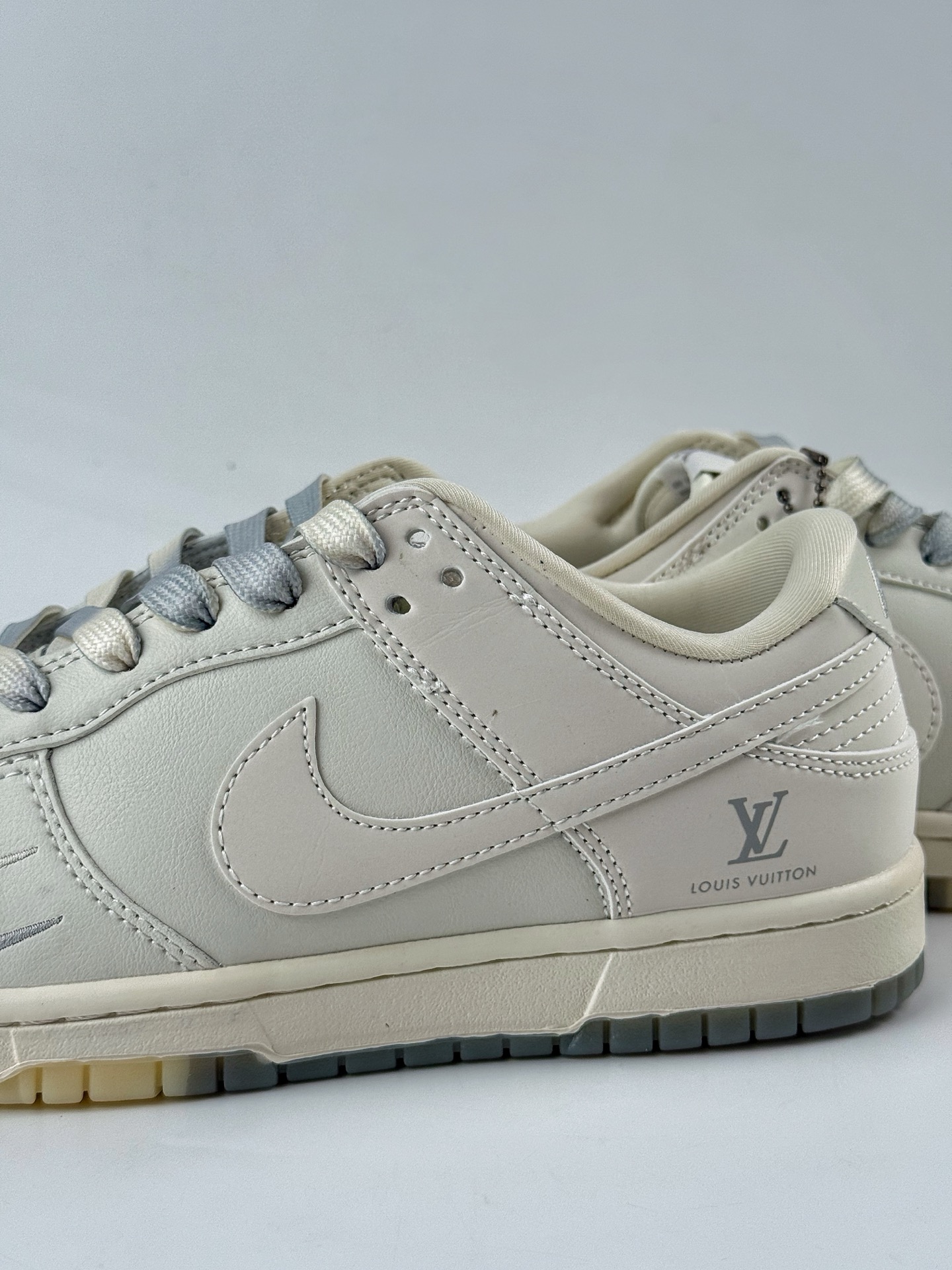 280 Nike SB Dunk Low x Louis Vuitton 米白双小勾 XX3168-190