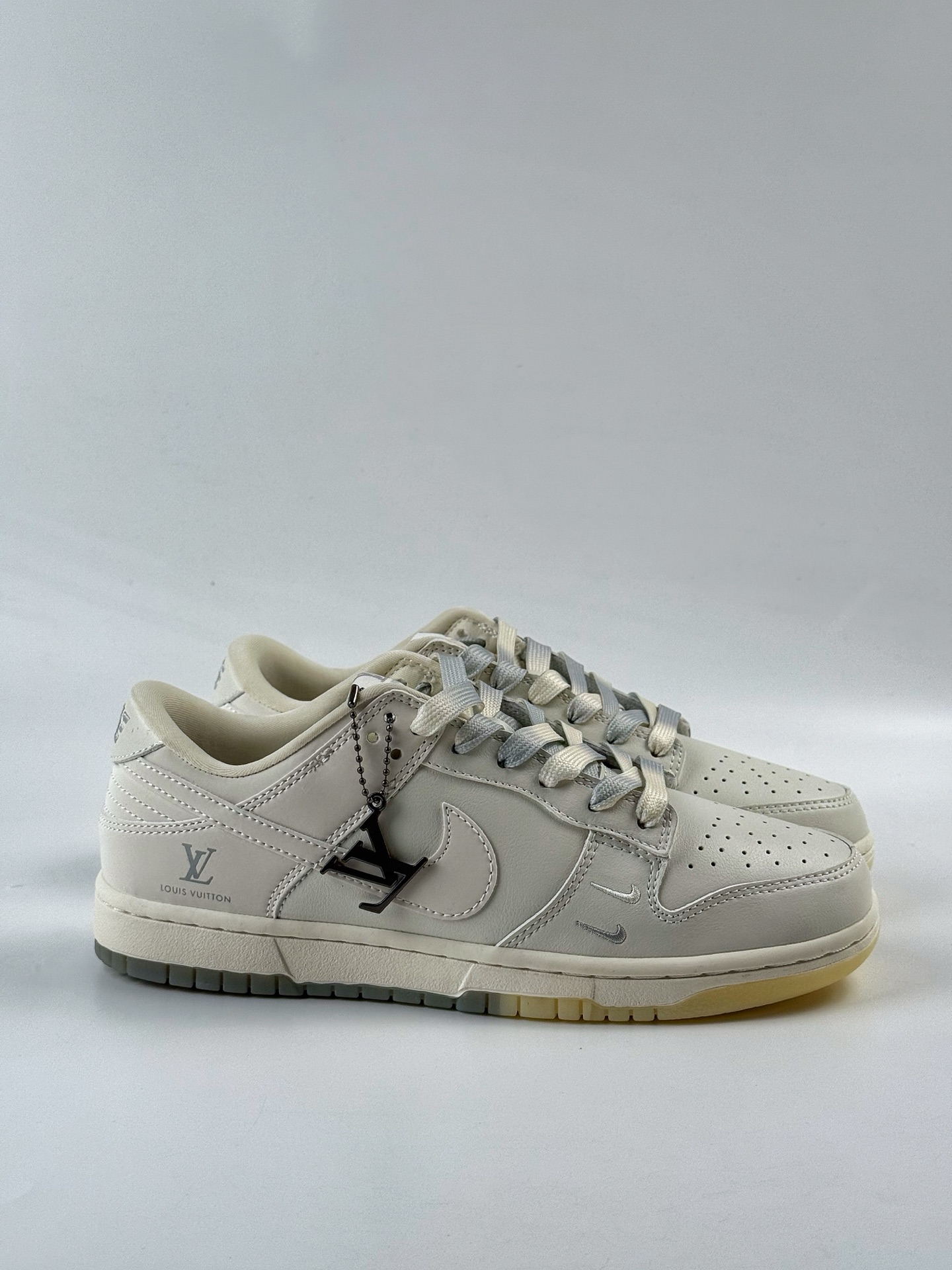 280 Nike SB Dunk Low x Louis Vuitton 米白双小勾 XX3168-190