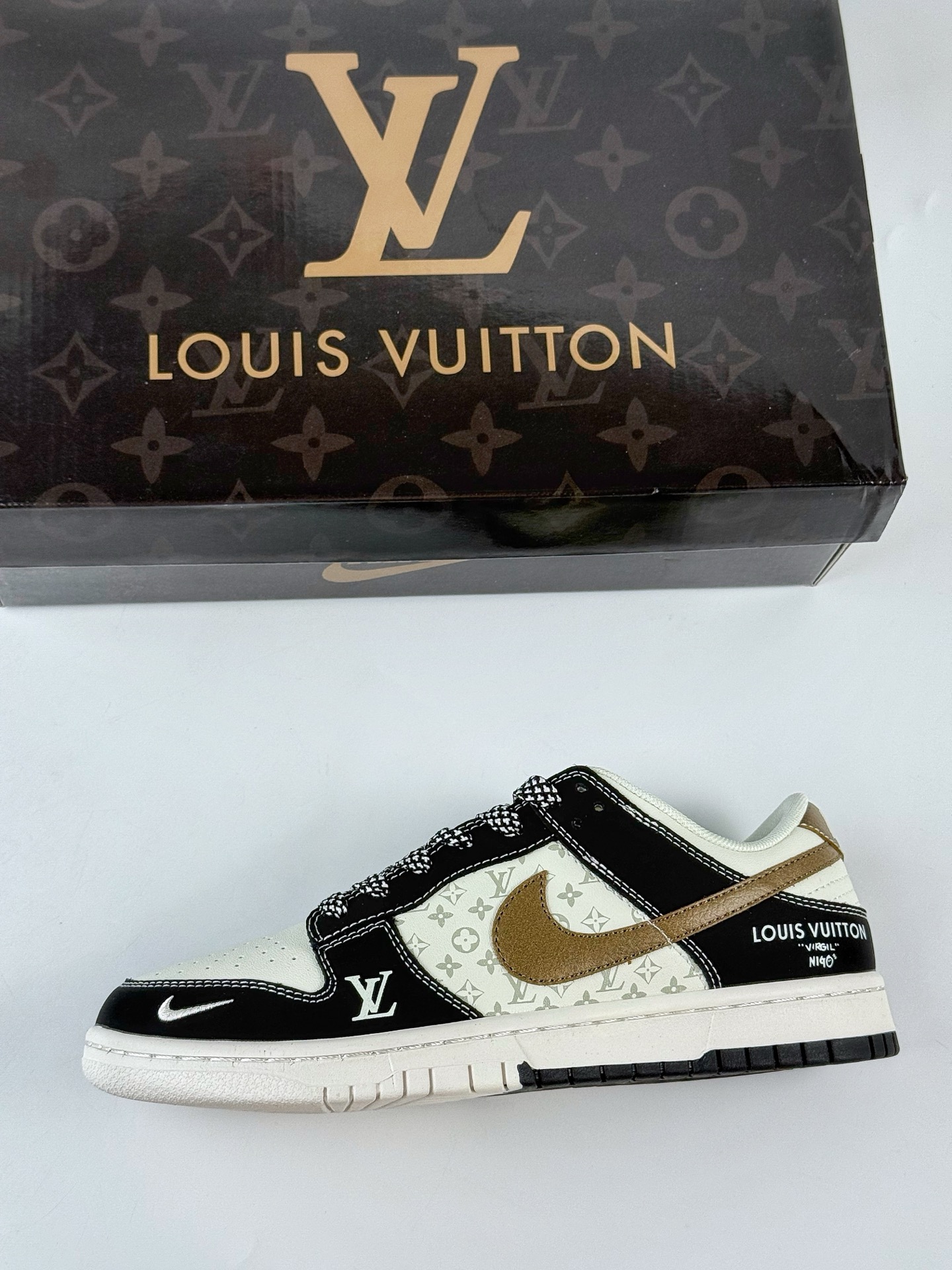 280 Nike SB Dunk Low x Louis Vuitton 黑白小勾满天星 CS1688-130
