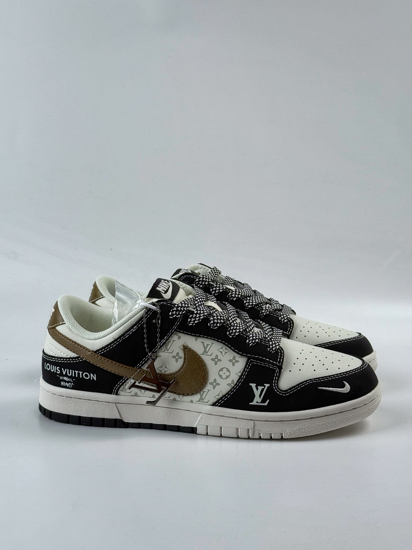 280 Nike SB Dunk Low x Louis Vuitton 黑白小勾满天星 CS1688-130