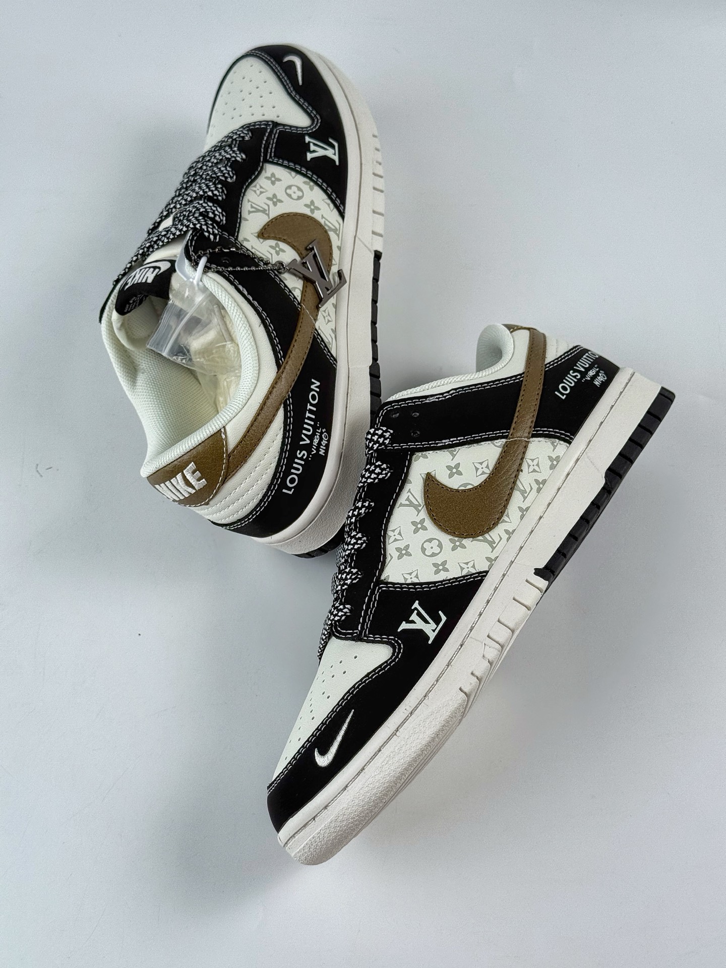 280 Nike SB Dunk Low x Louis Vuitton 黑白小勾满天星 CS1688-130