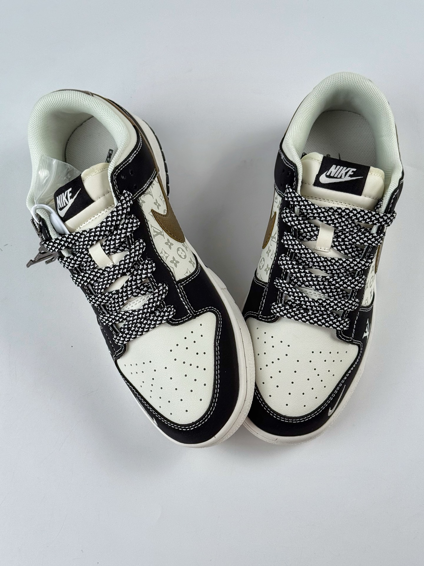 280 Nike SB Dunk Low x Louis Vuitton 黑白小勾满天星 CS1688-130