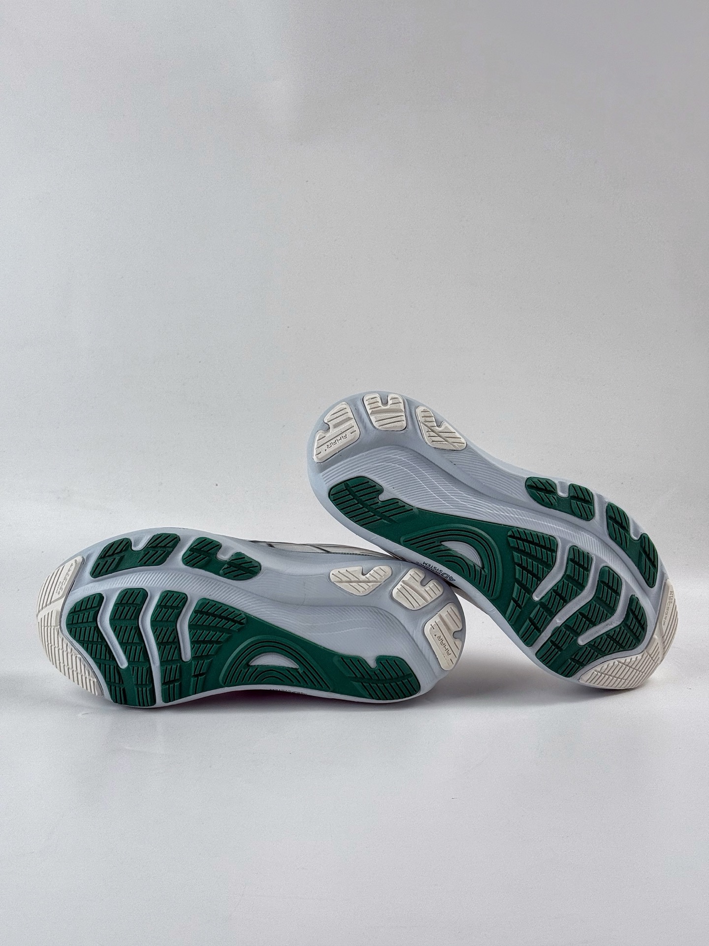 180 Asics GEL-KAYANO 32 LUXE 时尚舒适 低帮跑步鞋 1011C052-102